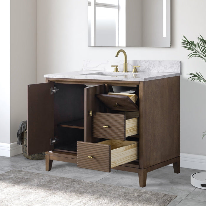 Linear Walnut / Golden Brushed