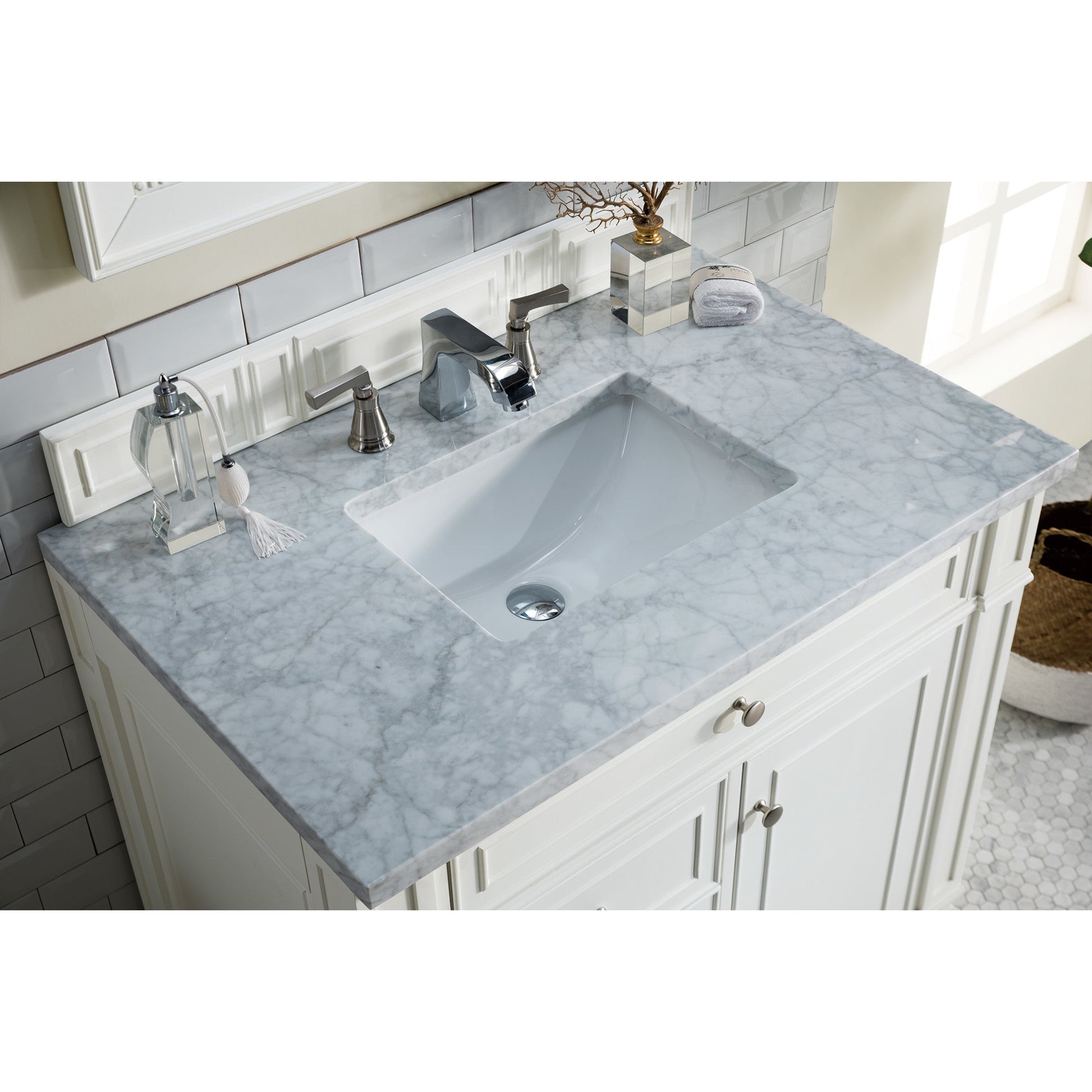 Bright White / Carrara White - 3 Faucet Holes