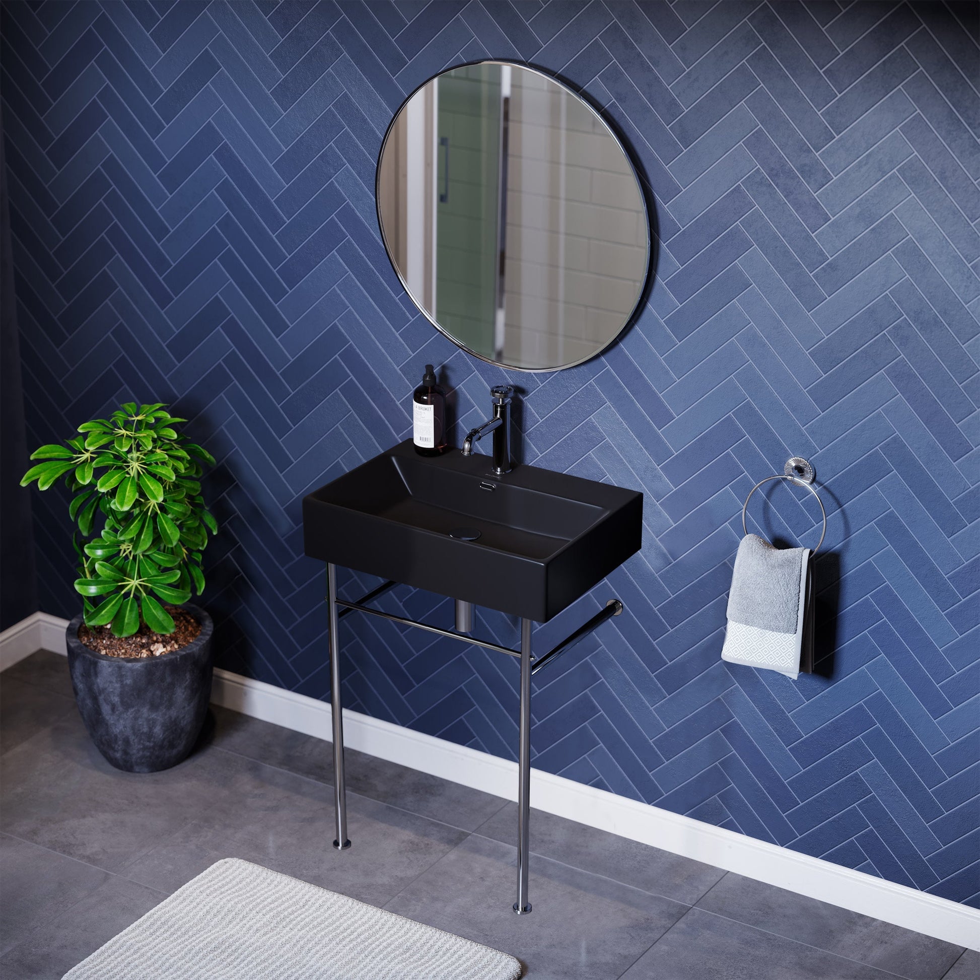 Chrome / Matte Black / 1-Hole