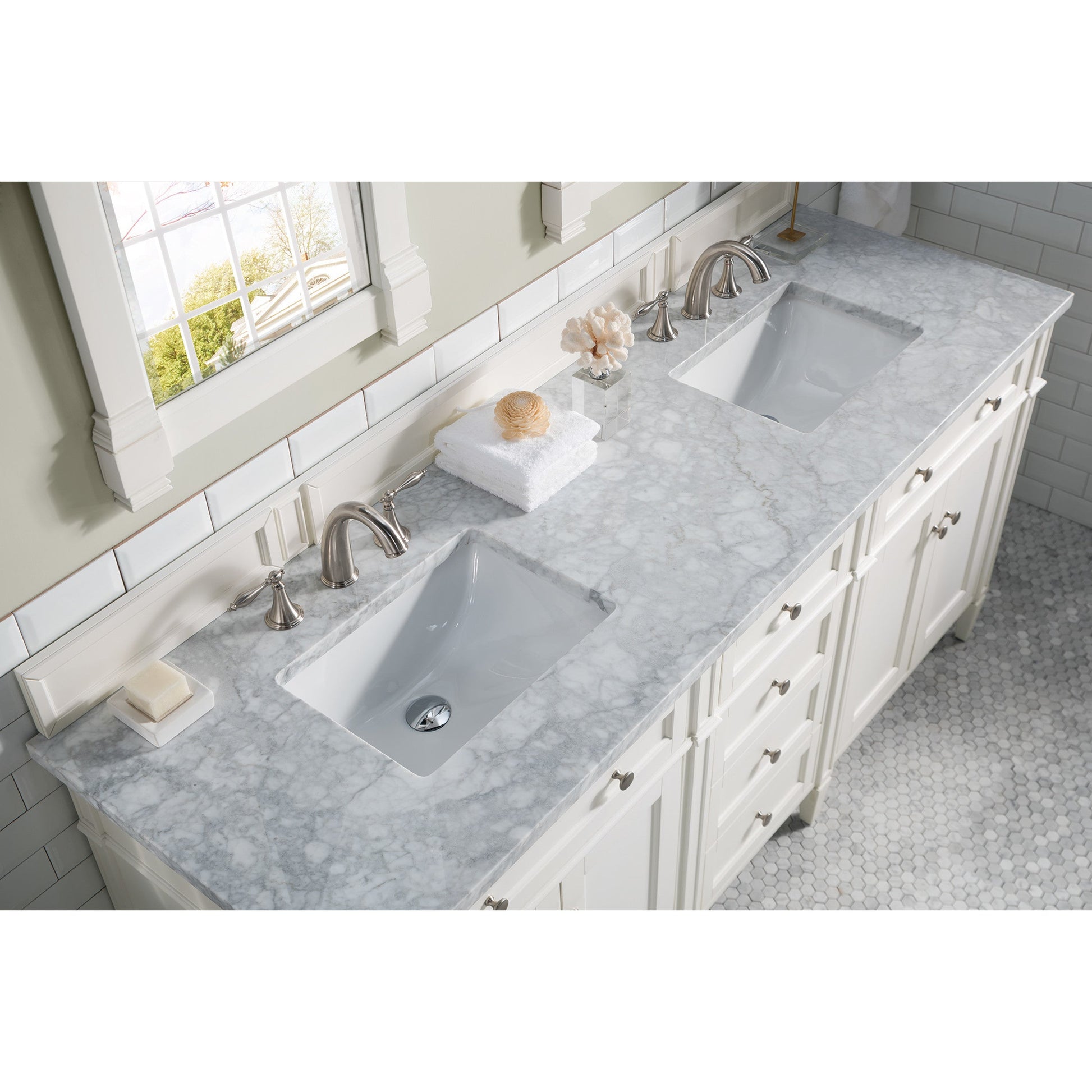 Bright White / Carrara White - 3 Faucet Holes