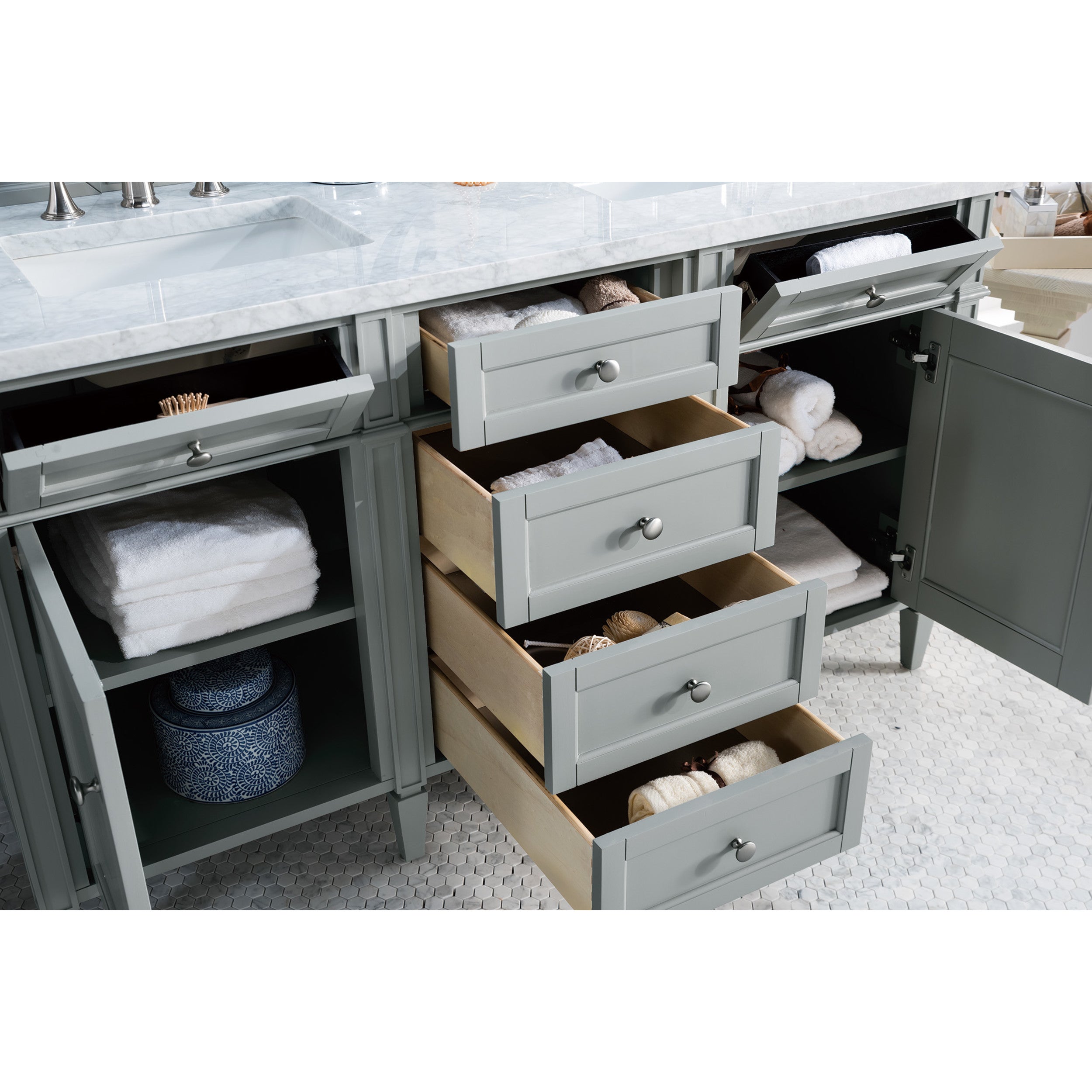 Urban Gray / Carrara White - 3 Faucet Holes