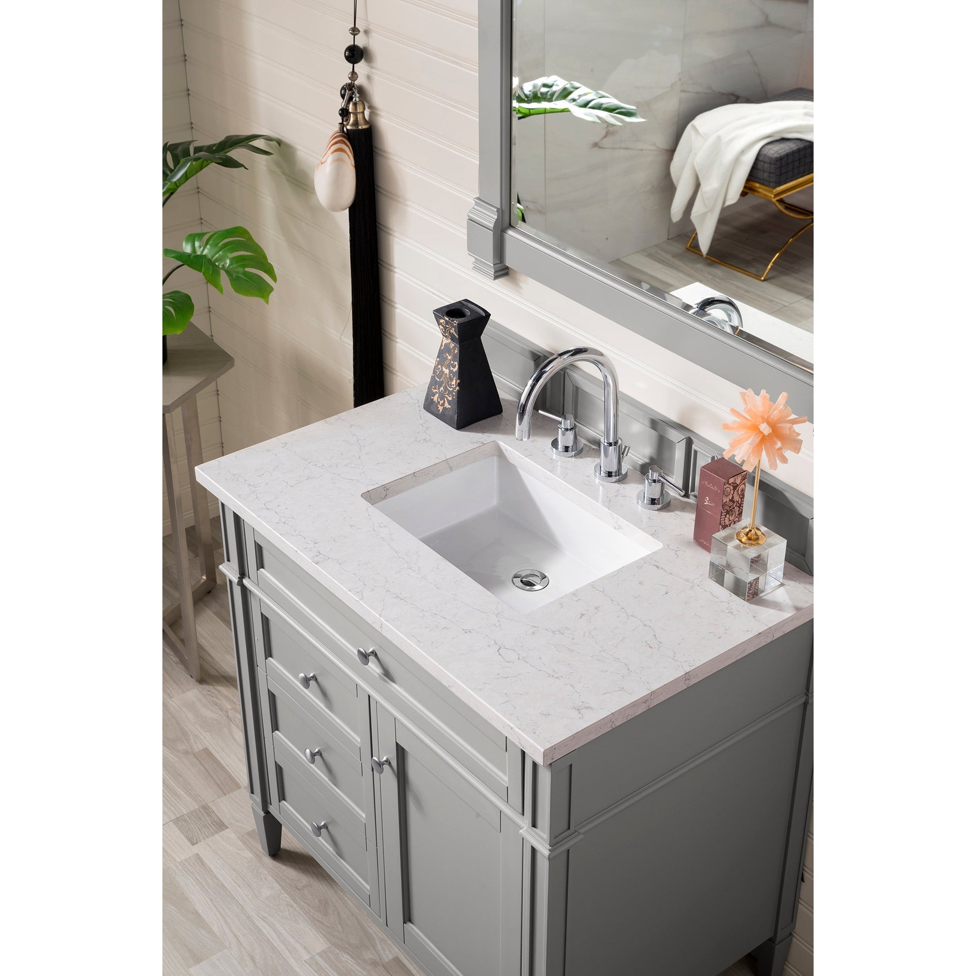 Urban Gray / Eternal Jasmine Pearl - 3 Faucet Holes