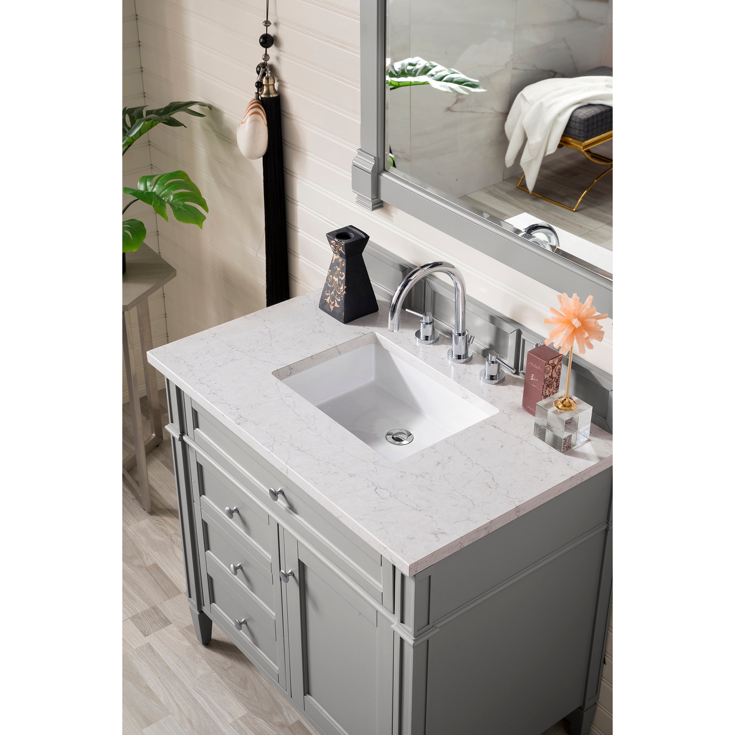 Urban Gray / Eternal Jasmine Pearl - 3 Faucet Holes