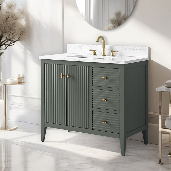 Linear Vintage Green / Golden Brushed