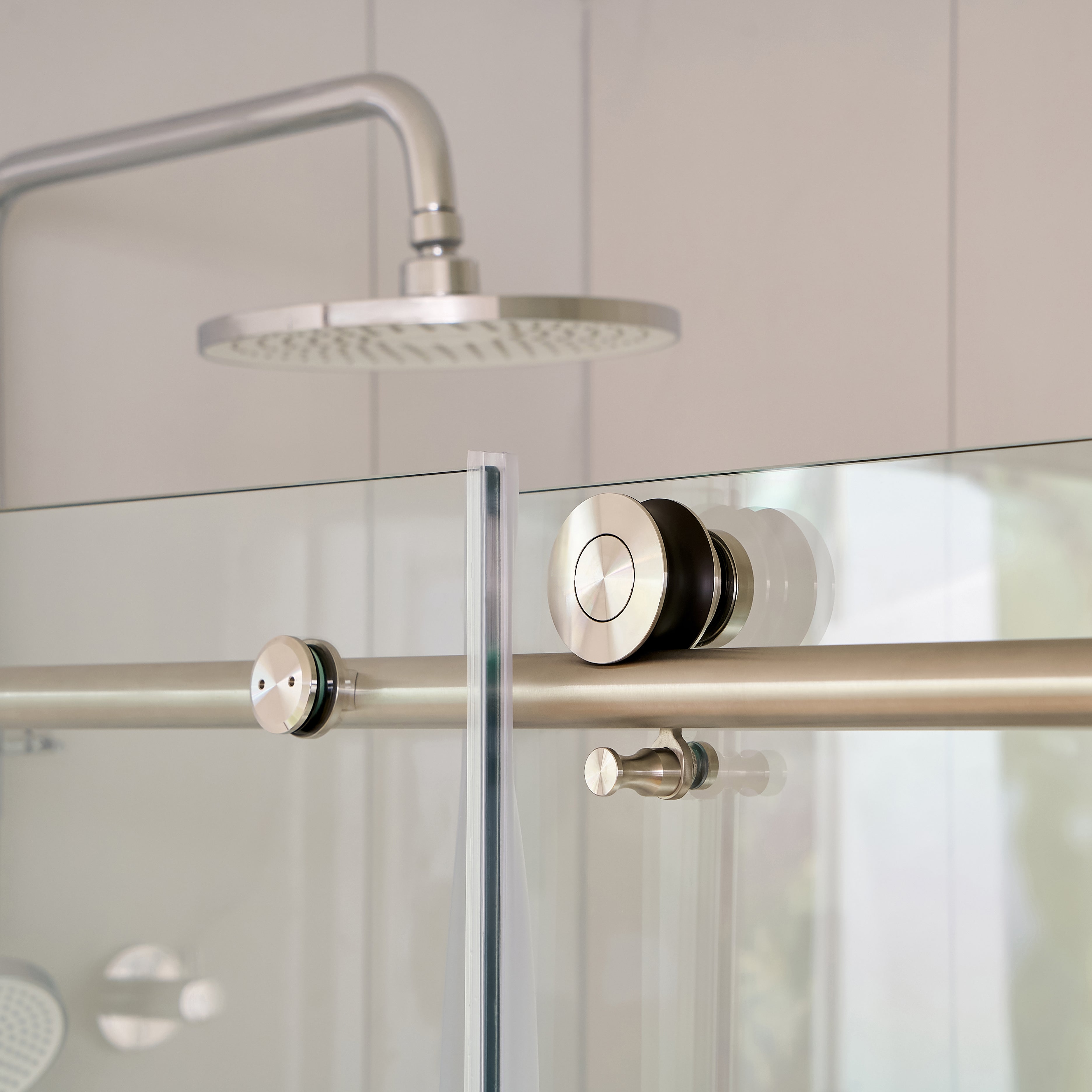 Brushed Nickel / Soft-Close