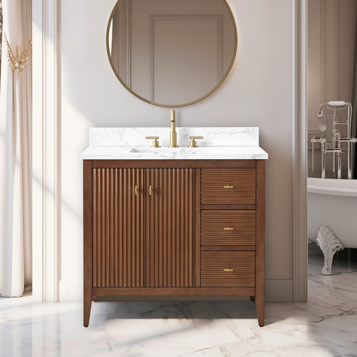 Linear Walnut / Golden Brushed