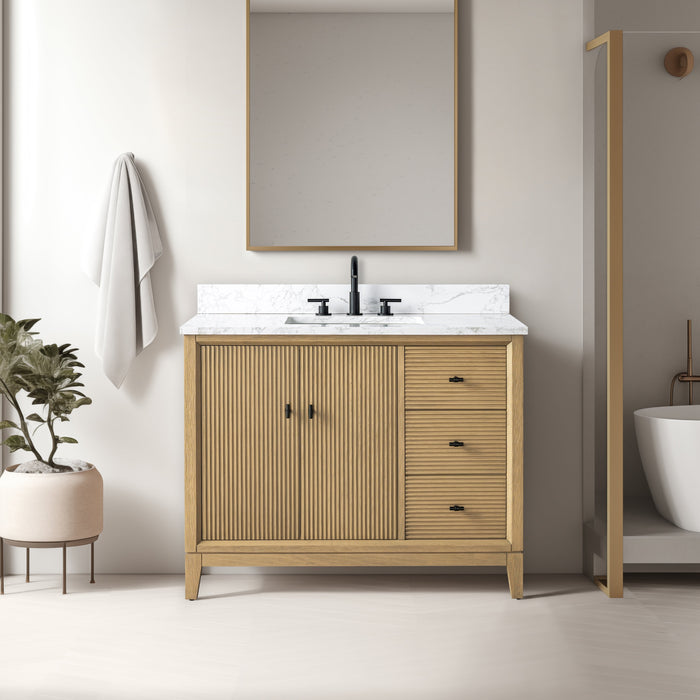 Linear Natural Oak / Matte Black