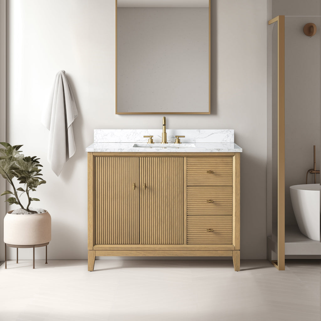 Linear Natural Oak / Golden Brushed