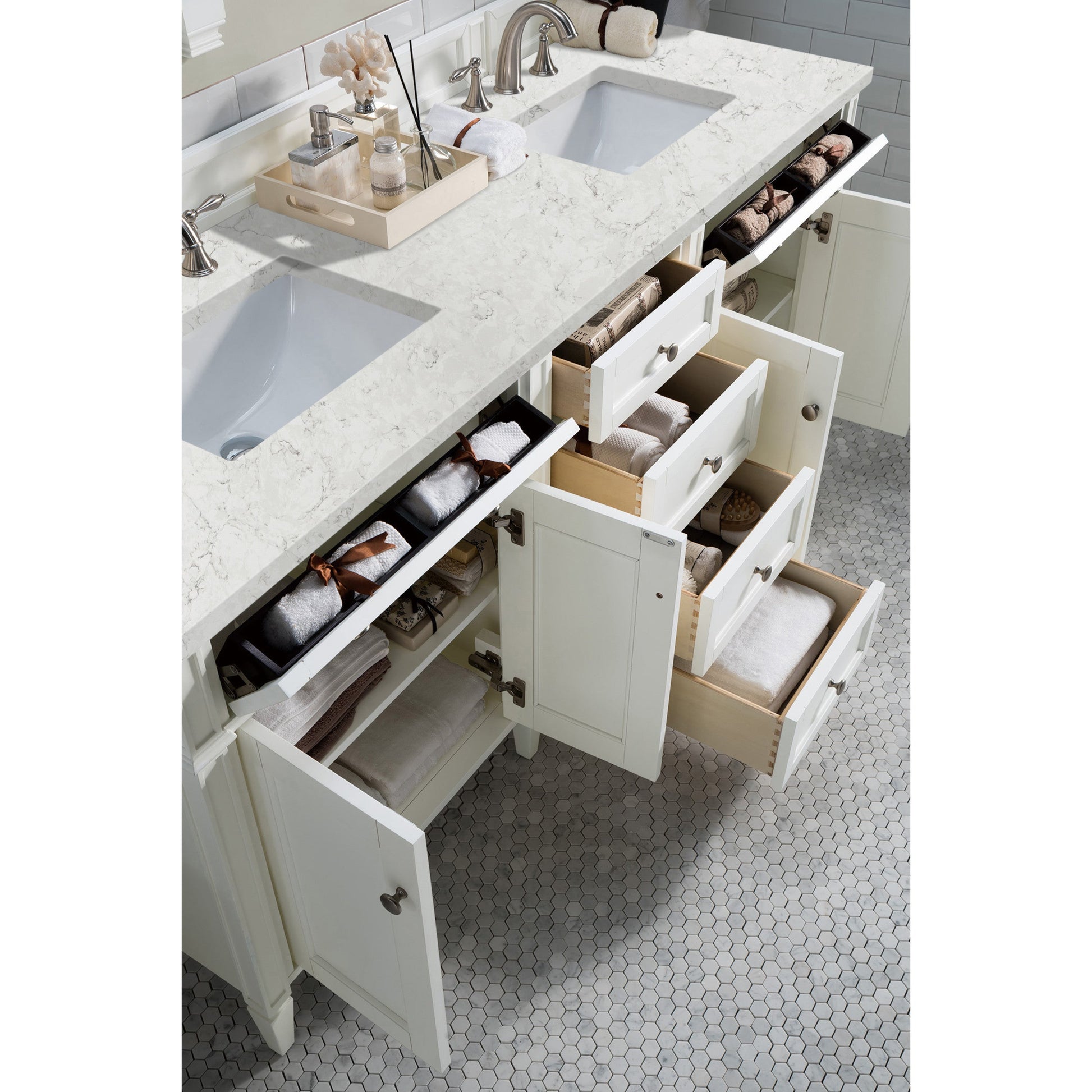 Bright White / Eternal Jasmine Pearl - 3 Faucet Holes