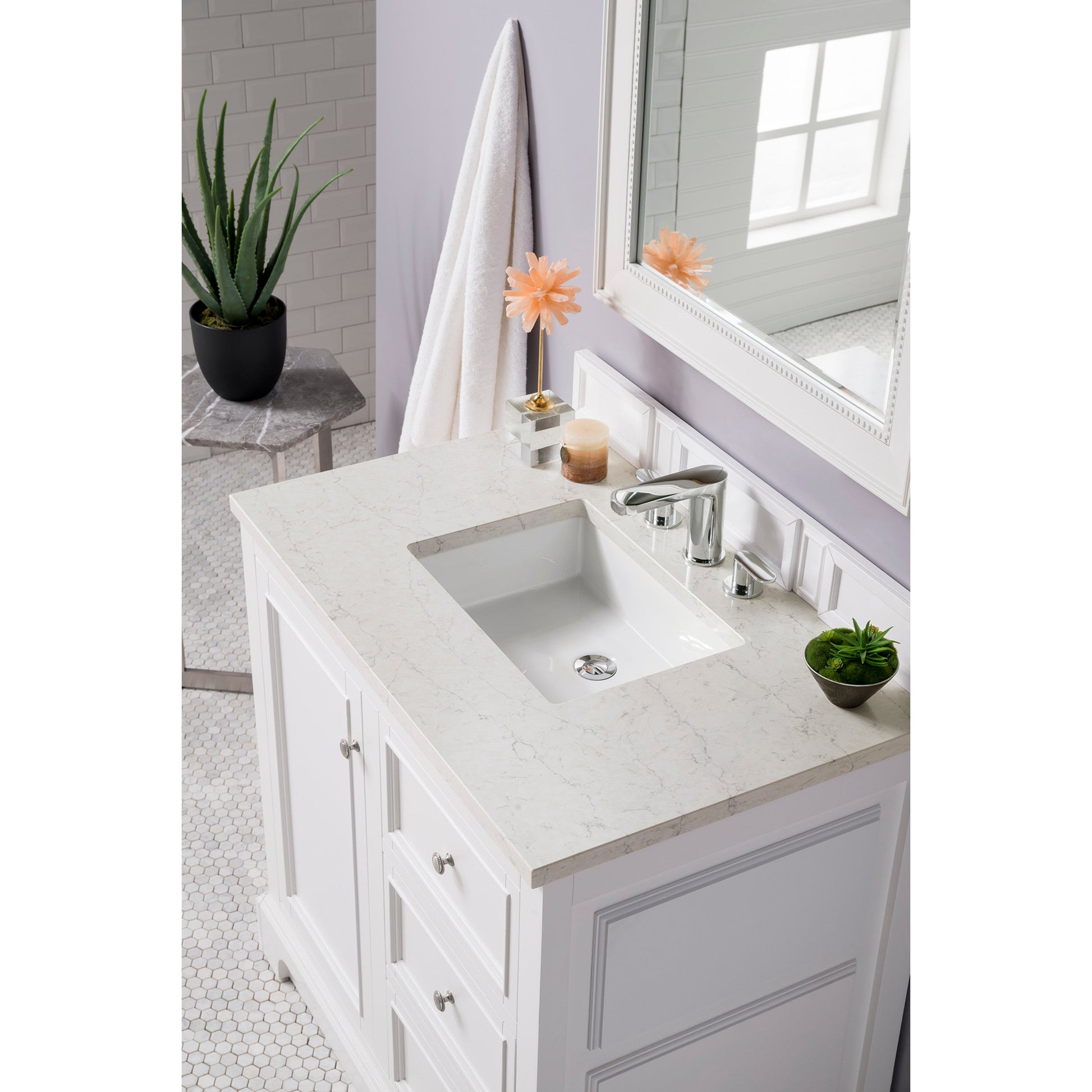 Bright White / Eternal Jasmine Pearl - 3 Faucet Holes
