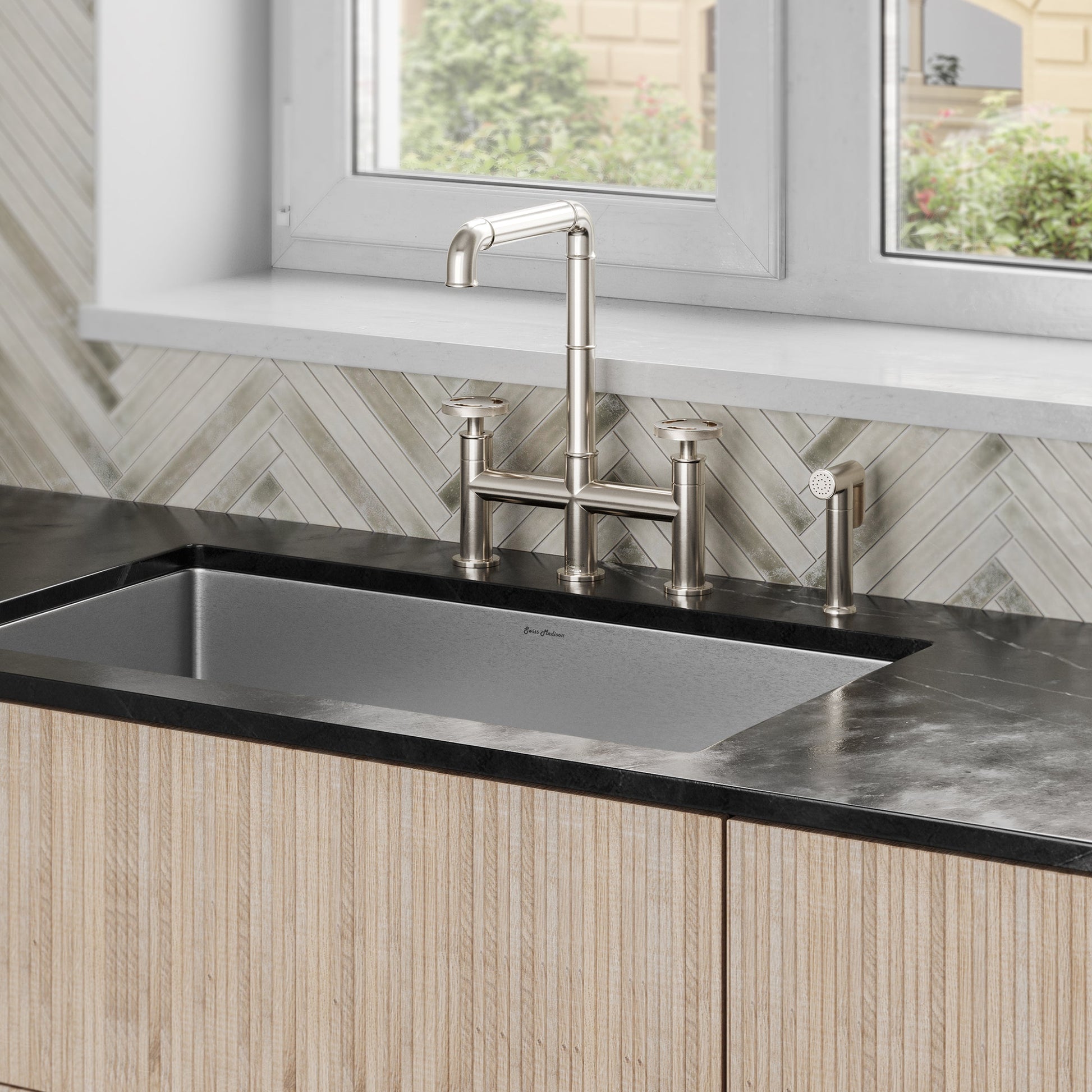 Brushed Nickel / Nickel