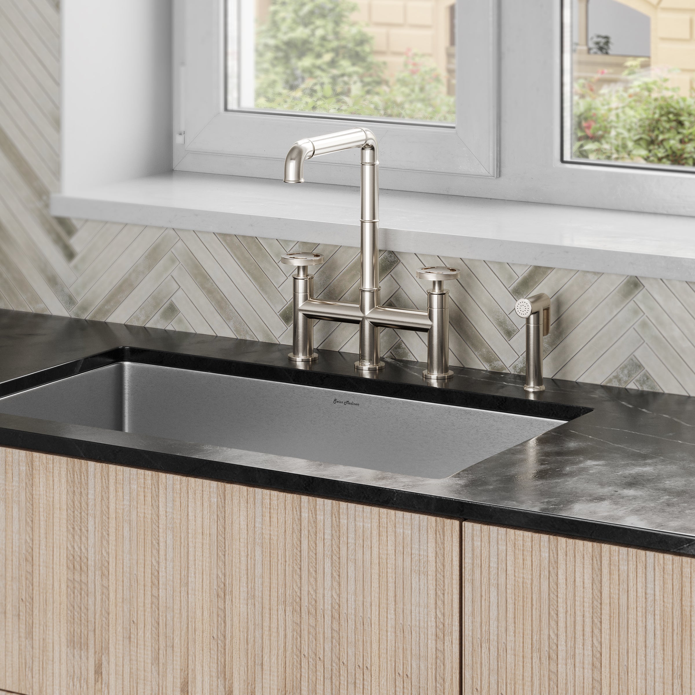 Brushed Nickel / Nickel
