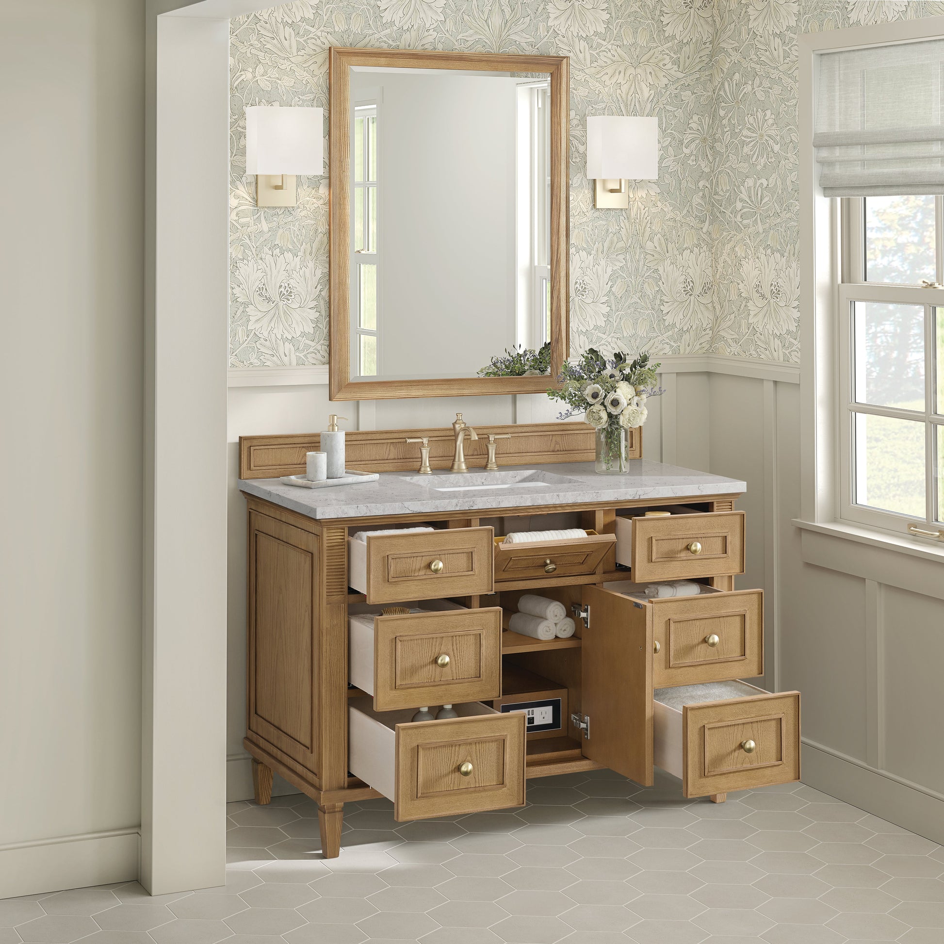 Light Natural Oak / Eternal Jasmine Pearl - 3 Faucet Holes