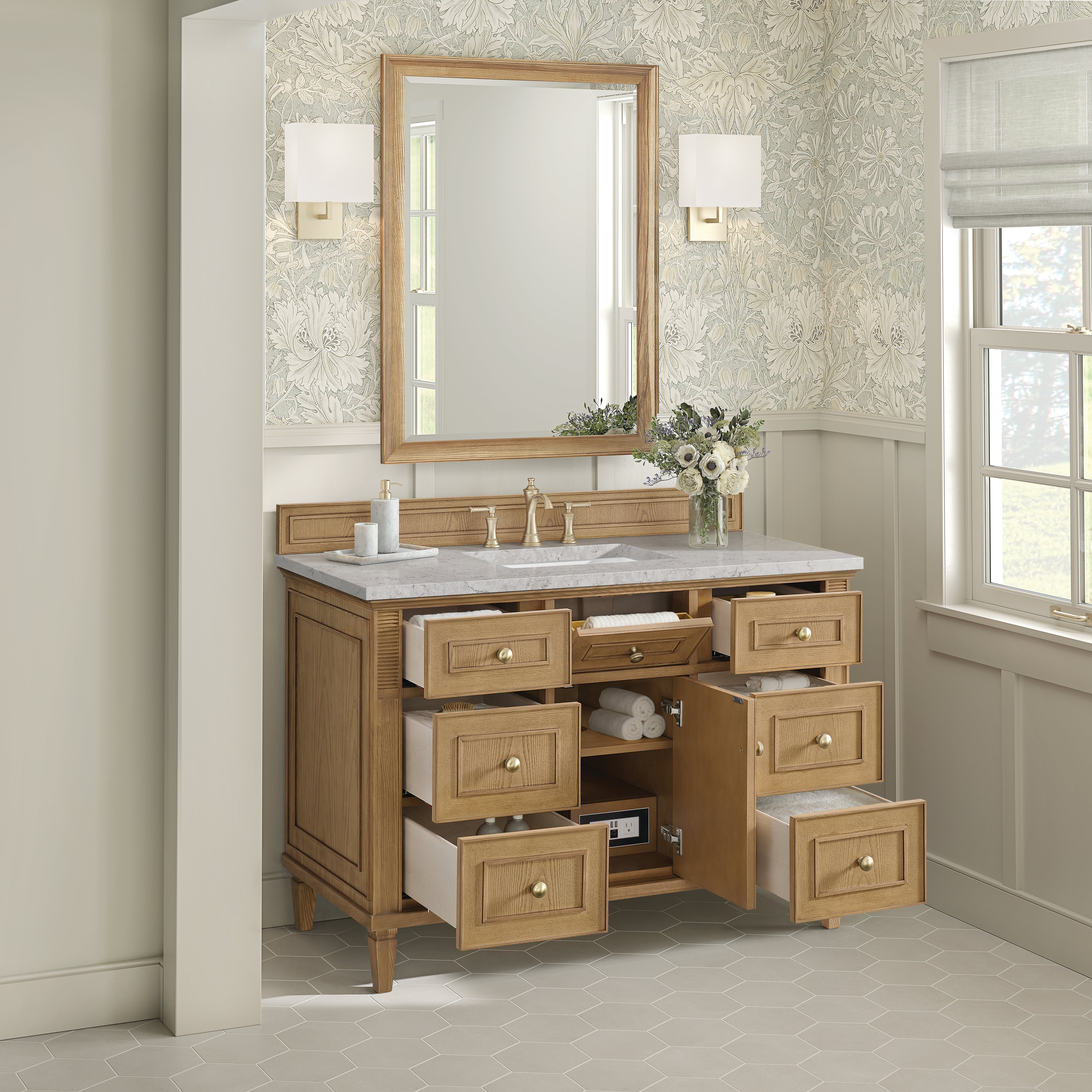 Light Natural Oak / Eternal Jasmine Pearl - 3 Faucet Holes