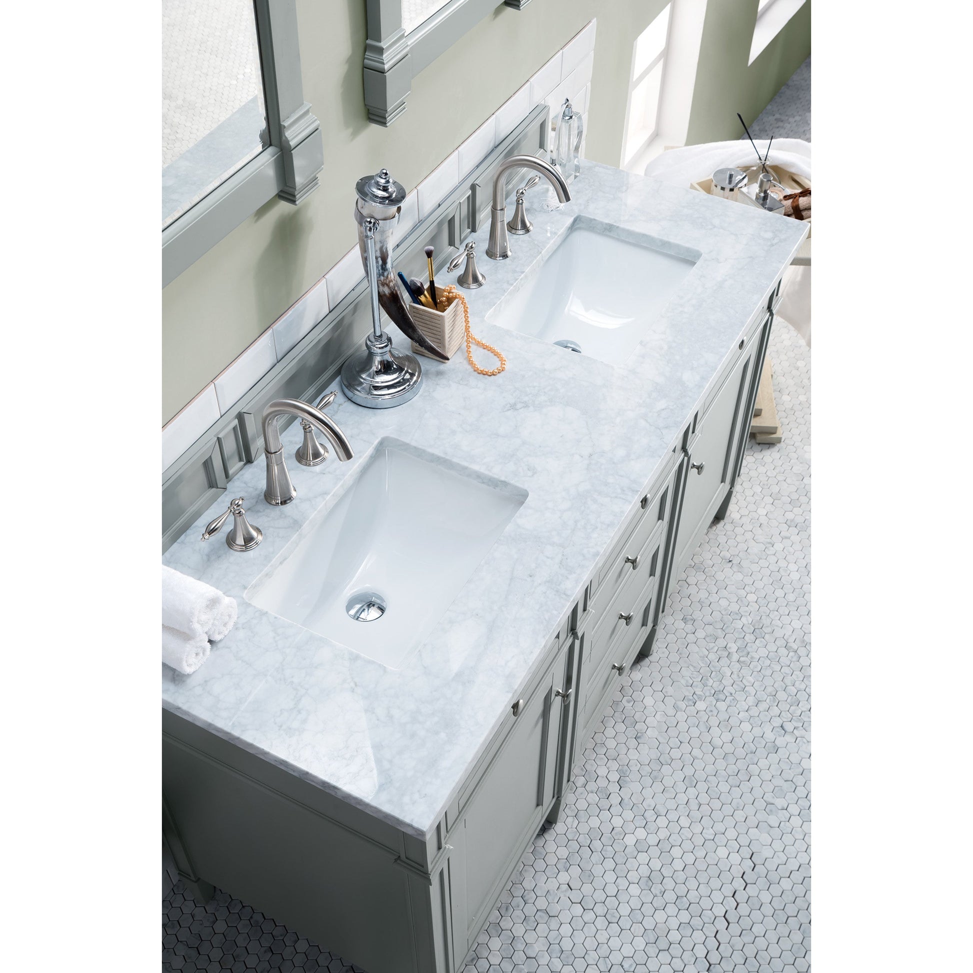 Urban Gray / Carrara White - 3 Faucet Holes