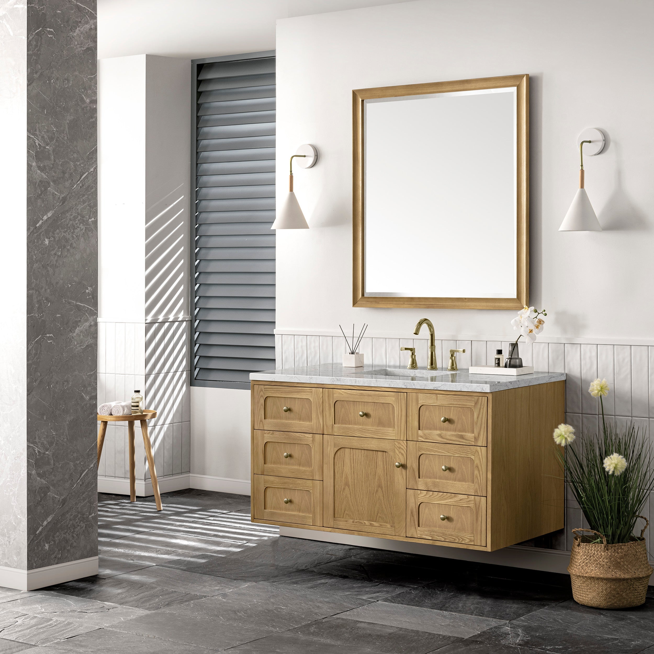 Light Natural Oak / Eternal Jasmine Pearl - 3 Faucet Holes
