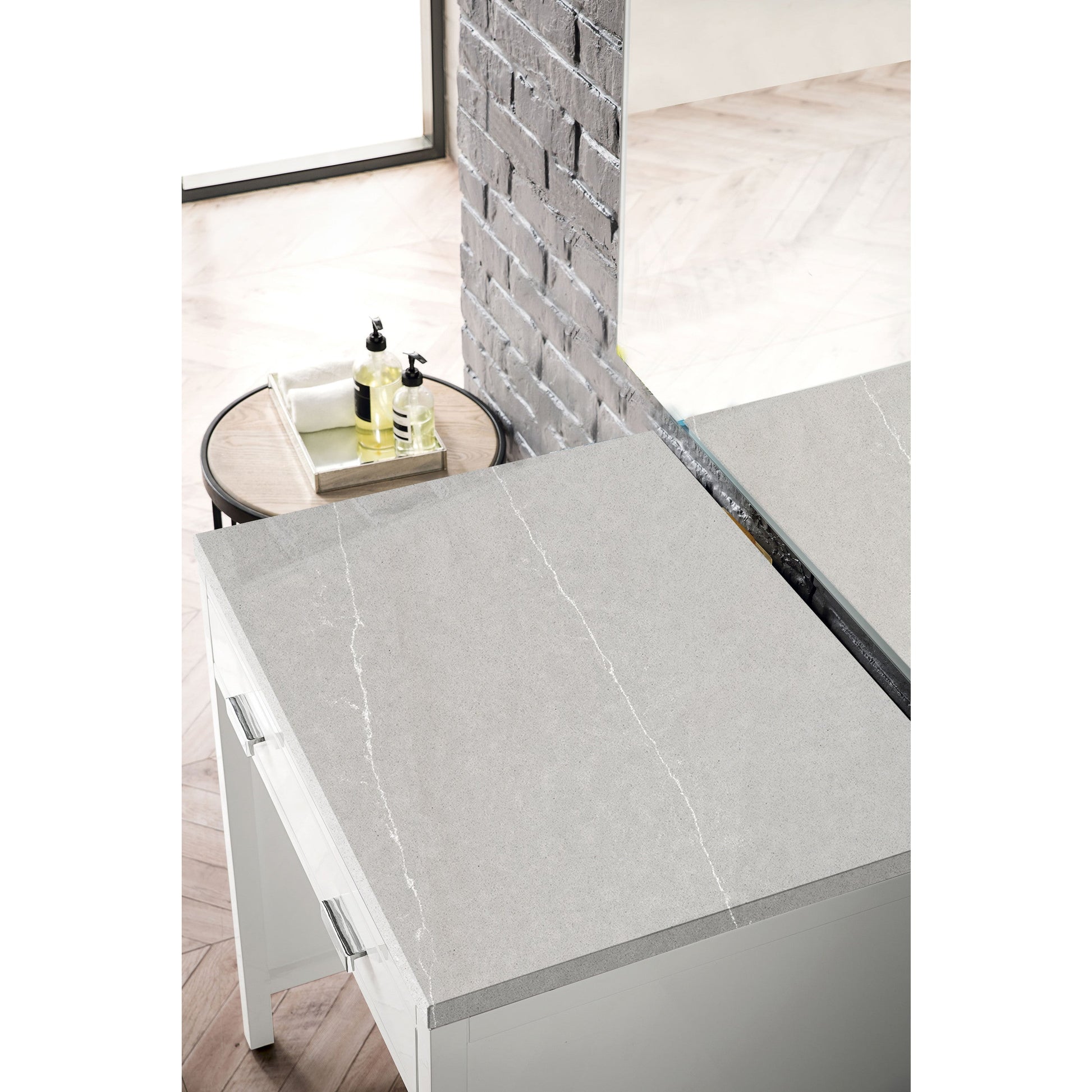 Glossy White / Eternal Serena
