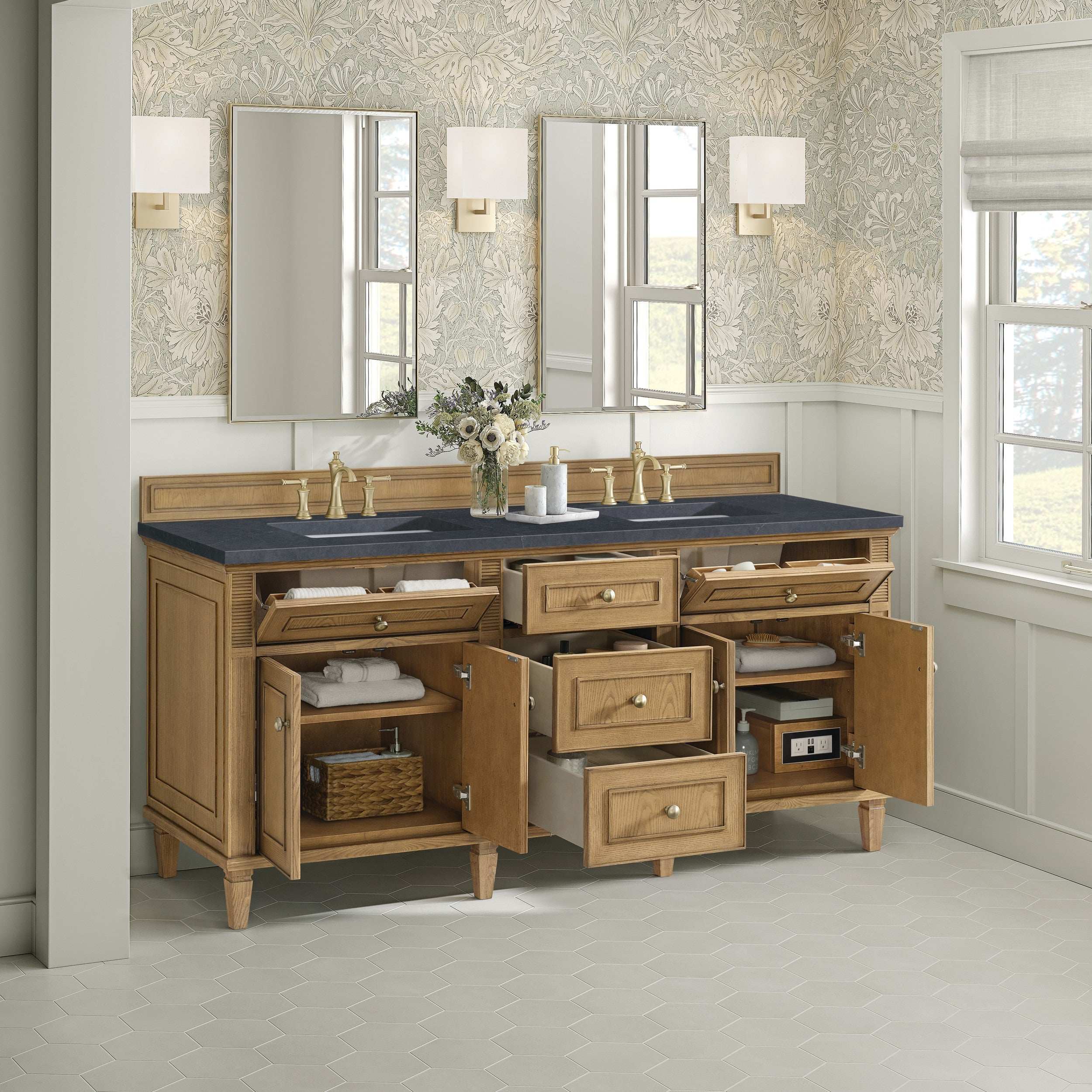 Light Natural Oak / Charcoal Soapstone - 3 Faucet Holes