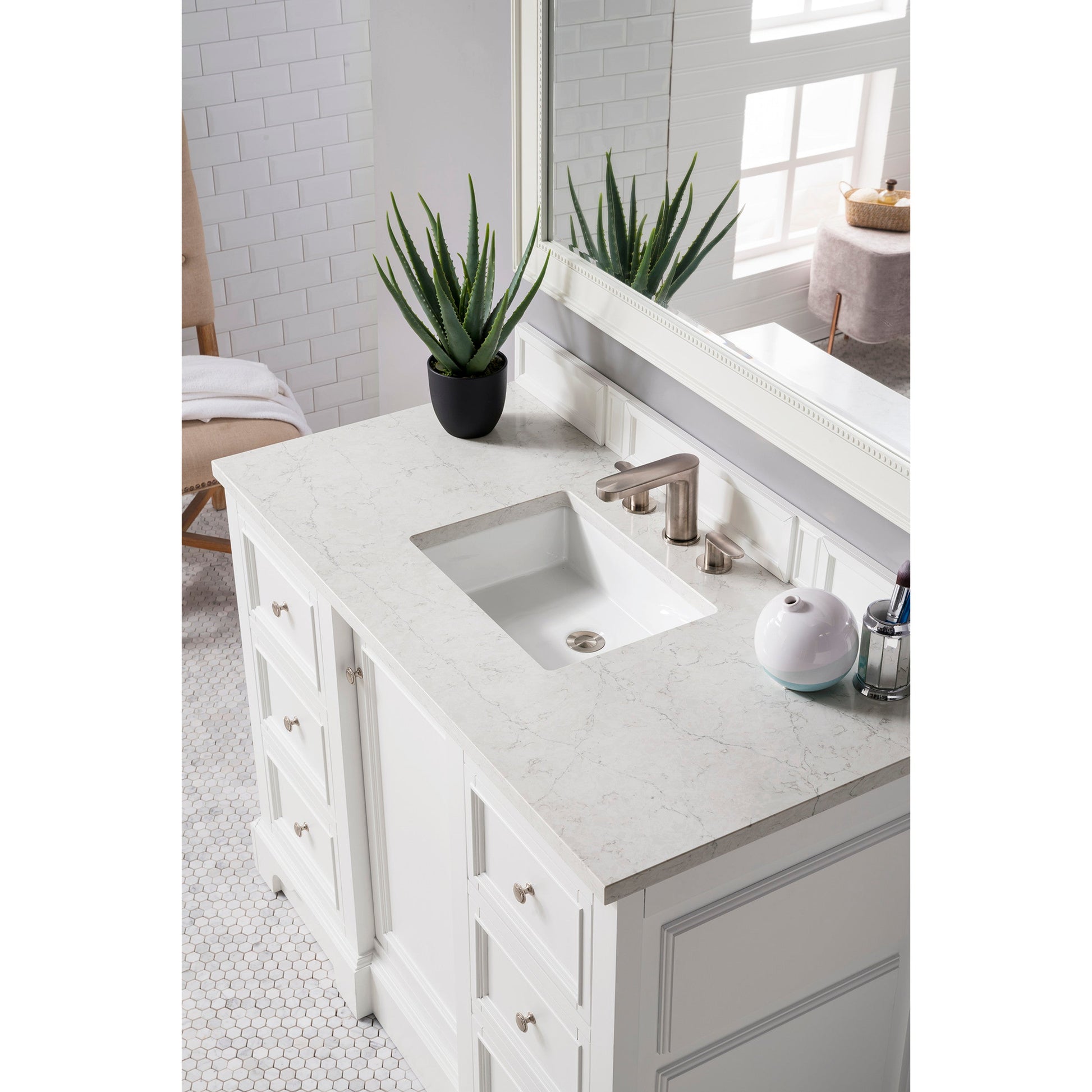 Bright White / Eternal Jasmine Pearl - 3 Faucet Holes