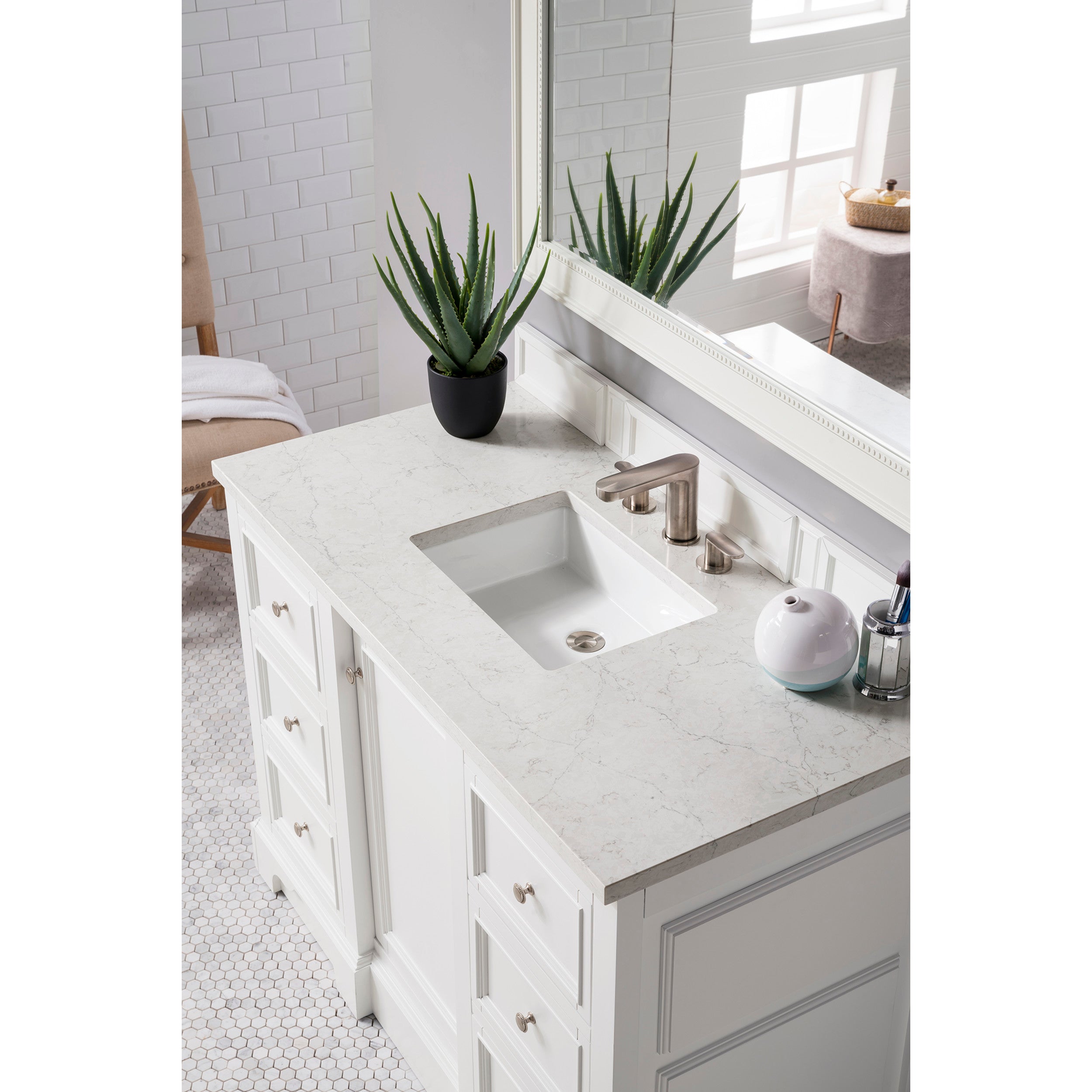 Bright White / Eternal Jasmine Pearl - 3 Faucet Holes