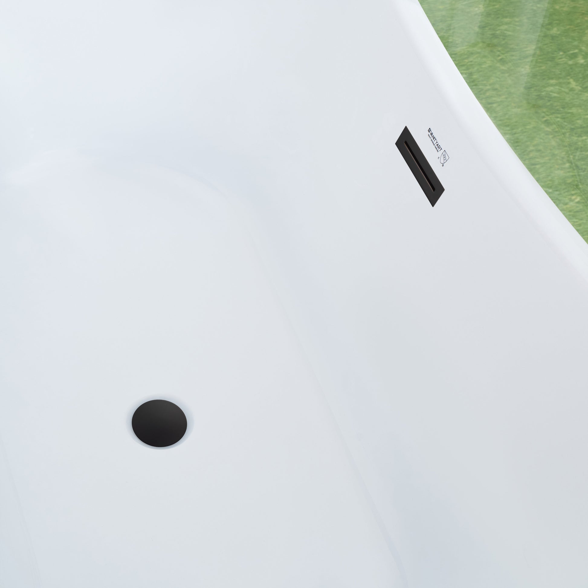 White / Matte Black