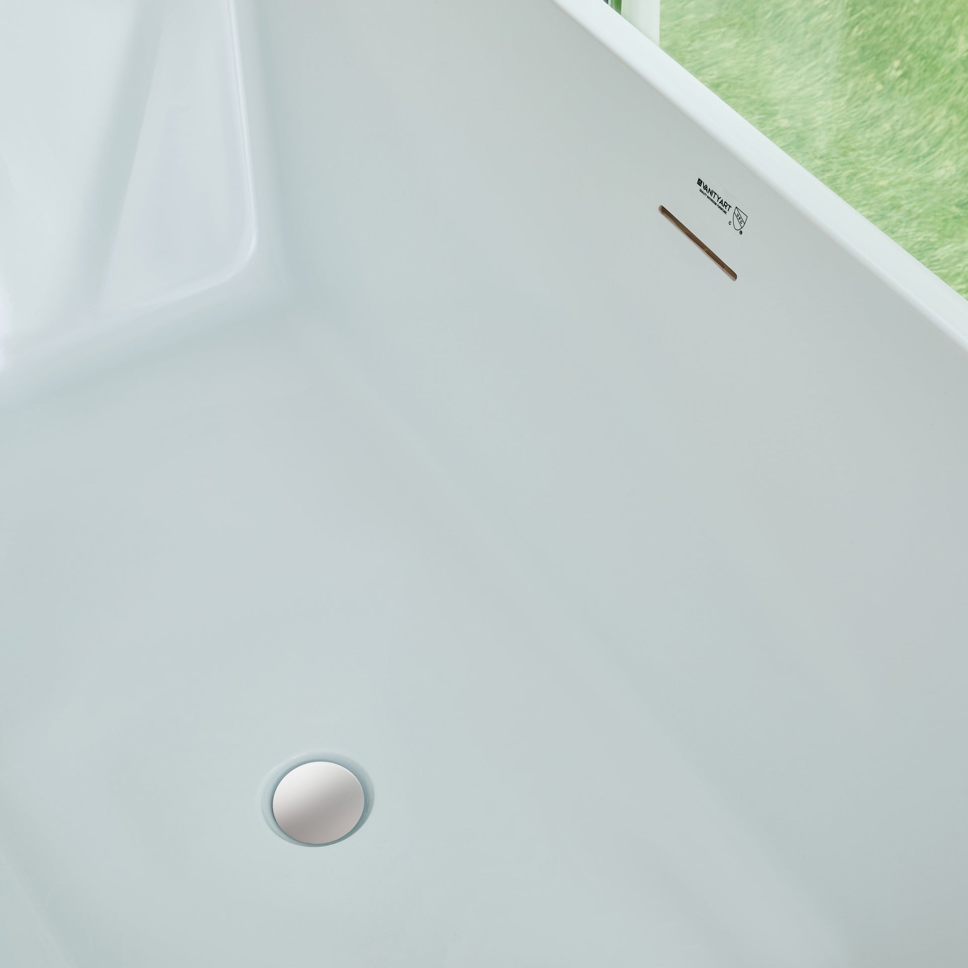 White / Integrated Overflow
