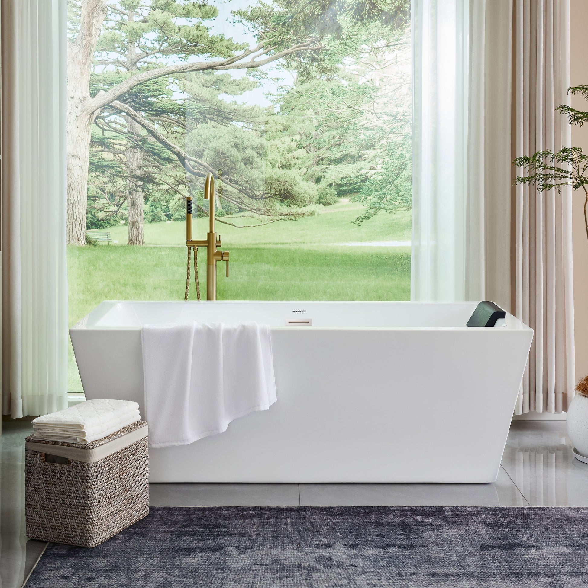 White / Polished Chrome