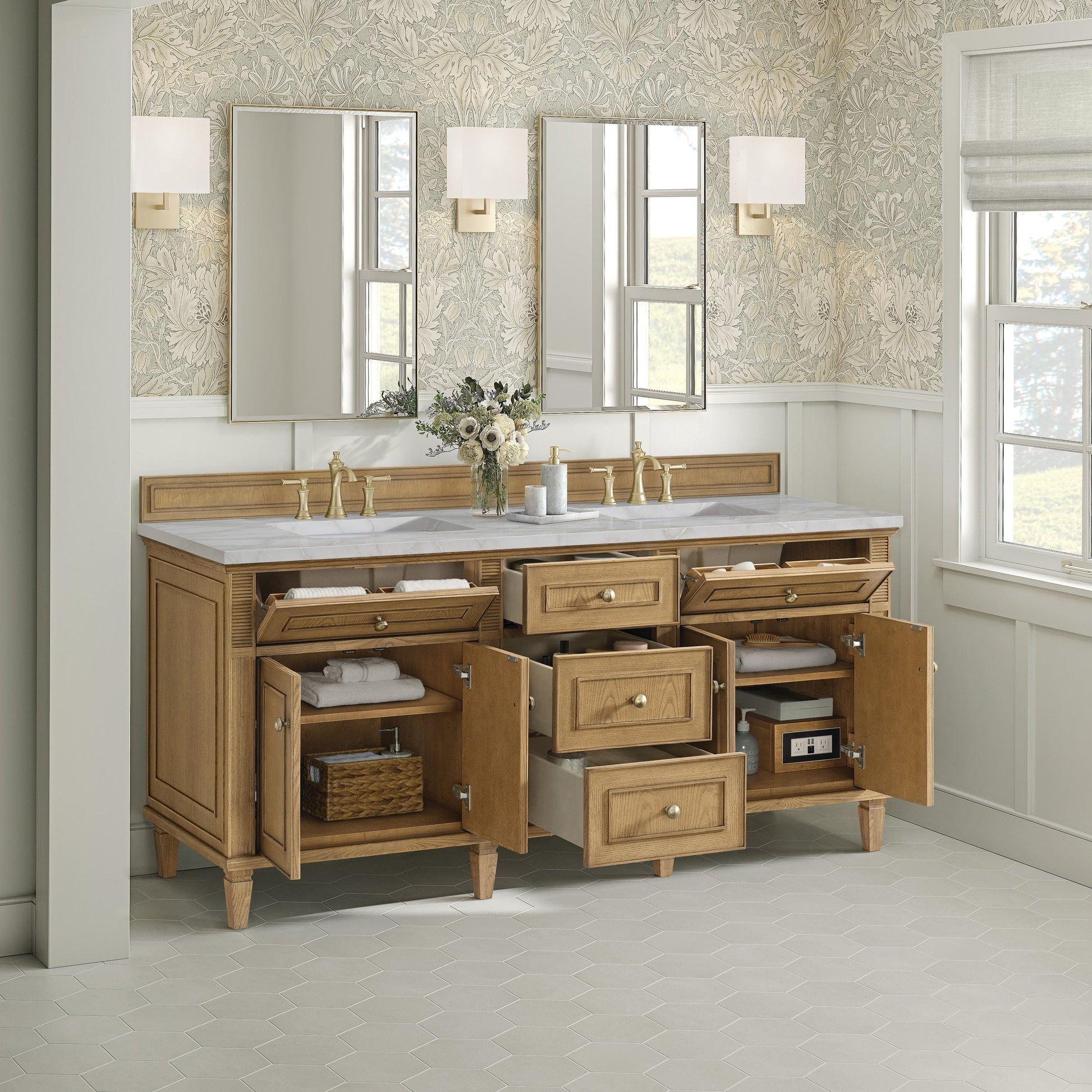 Light Natural Oak / Victorian Silver - 3 Faucet Holes