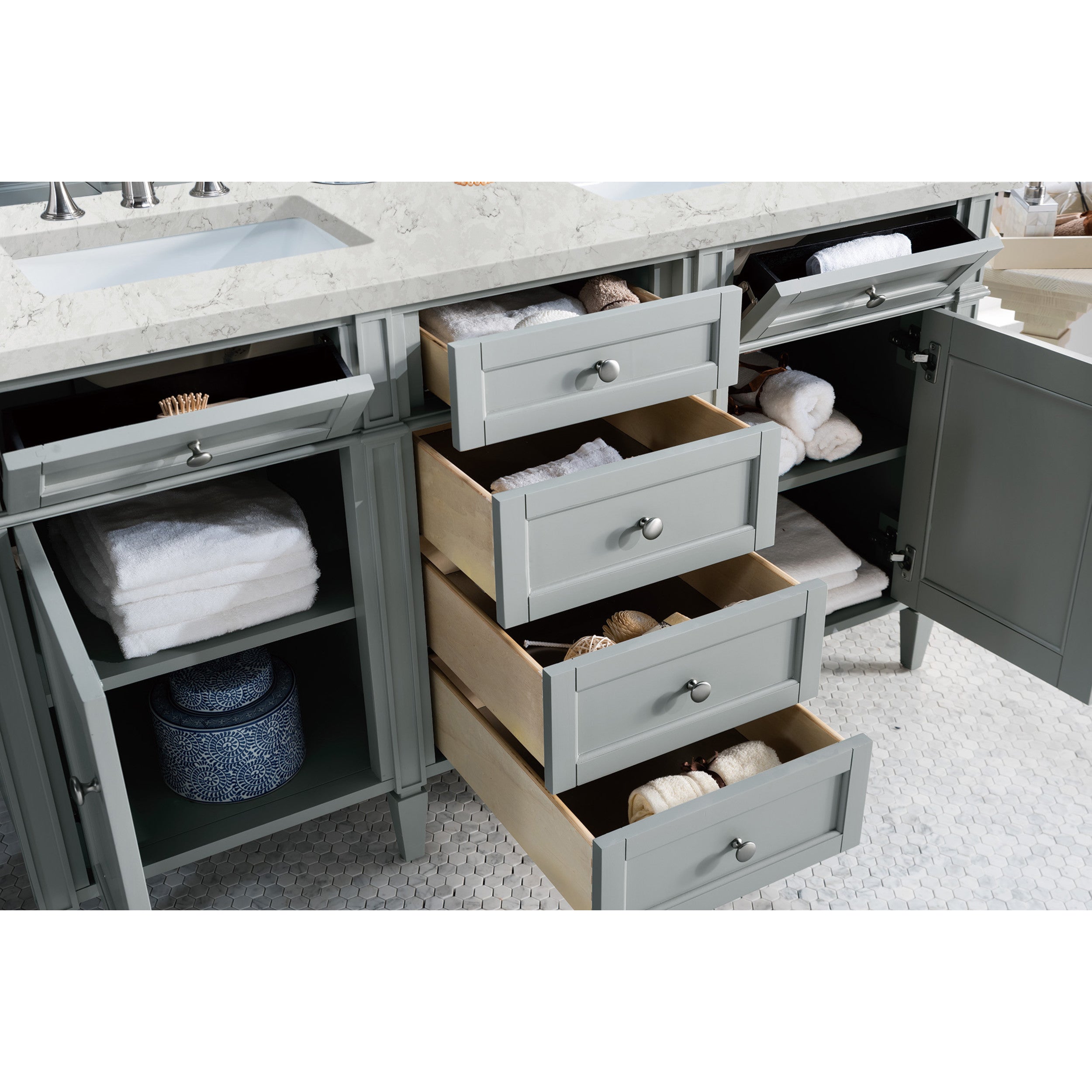 Urban Gray / Eternal Jasmine Pearl - 3 Faucet Holes