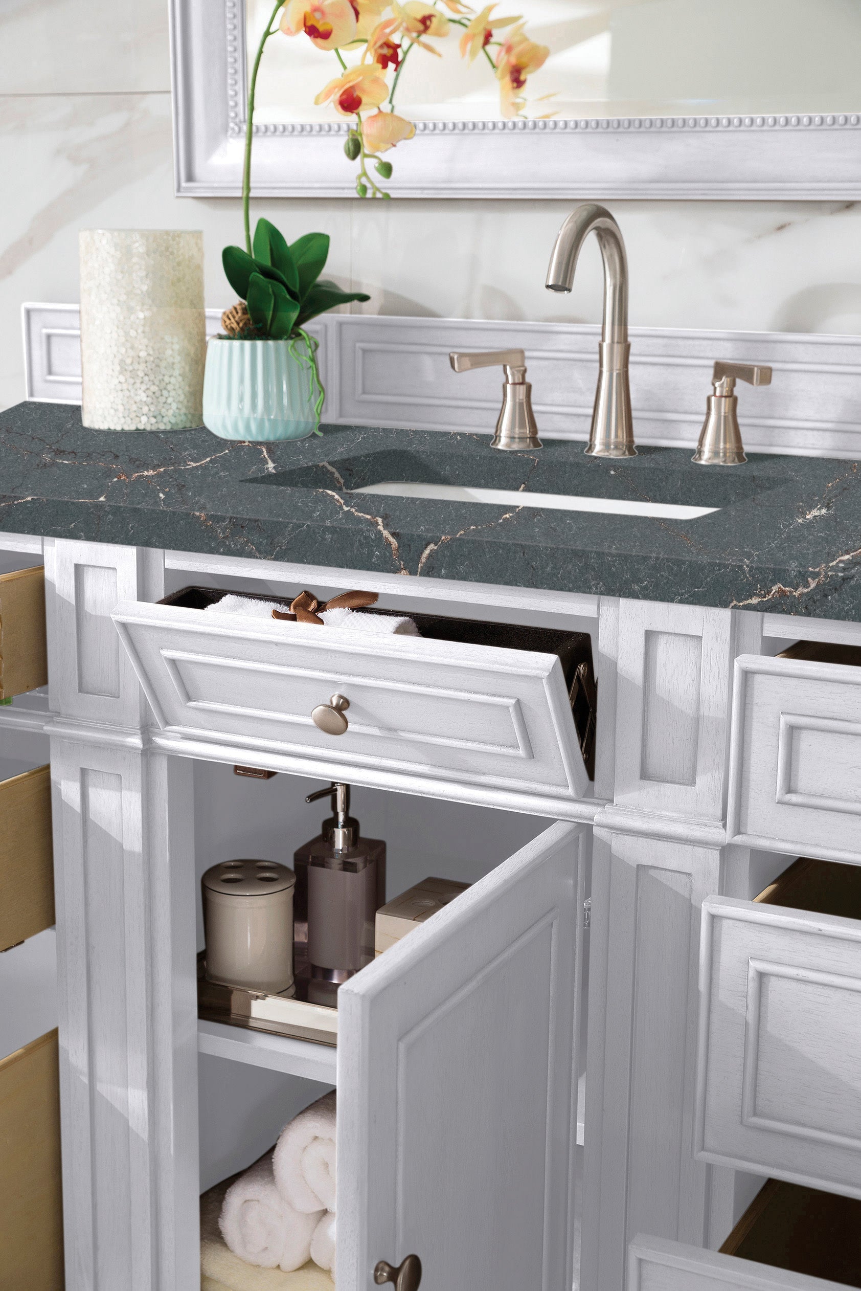 Bright White / Parisien Bleu - 3 Faucet Holes