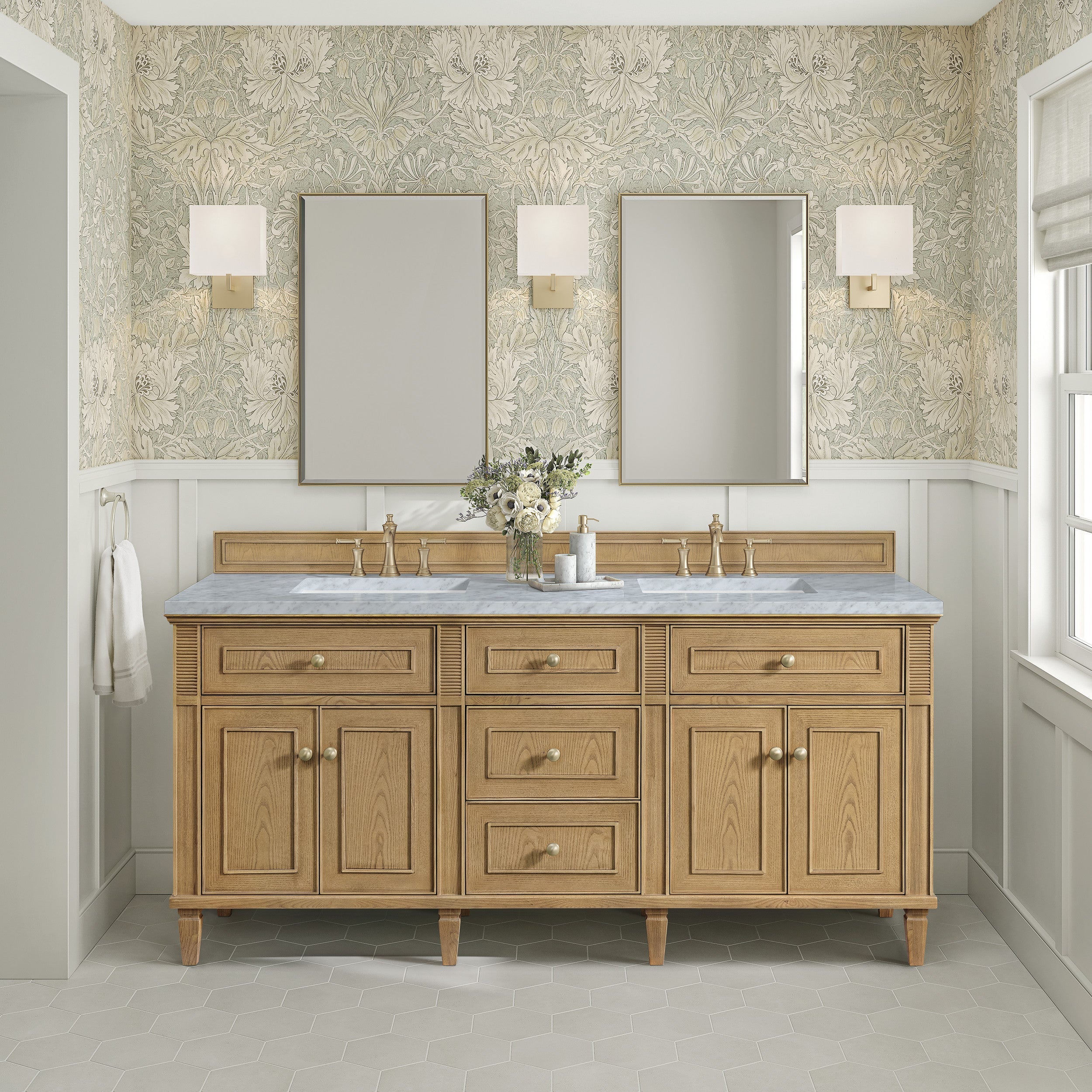 Light Natural Oak / Carrara White - 3 Faucet Holes