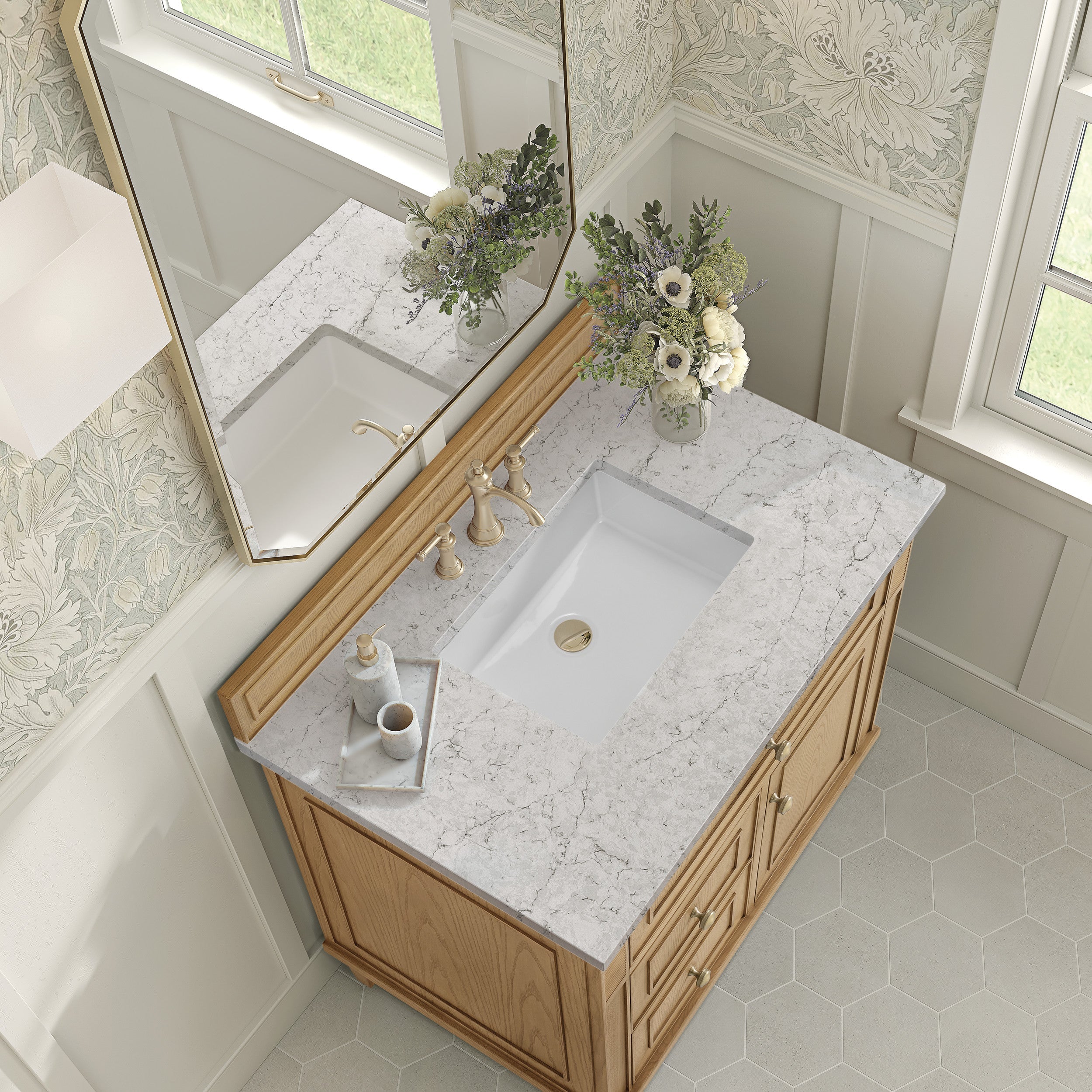 Light Natural Oak / Eternal Jasmine Pearl - 3 Faucet Holes