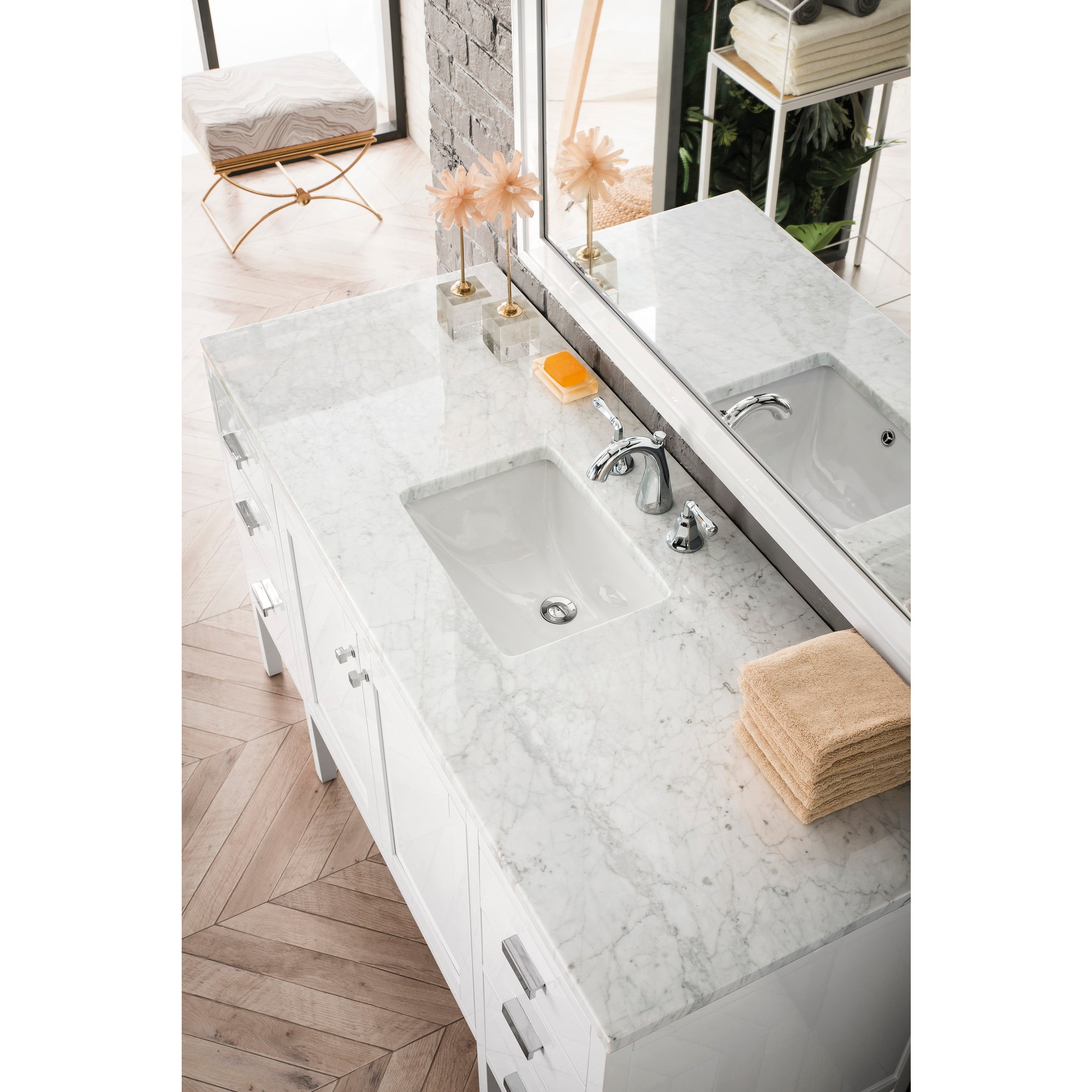 Glossy White / Eternal Jasmine Pearl - 3 Faucet Holes