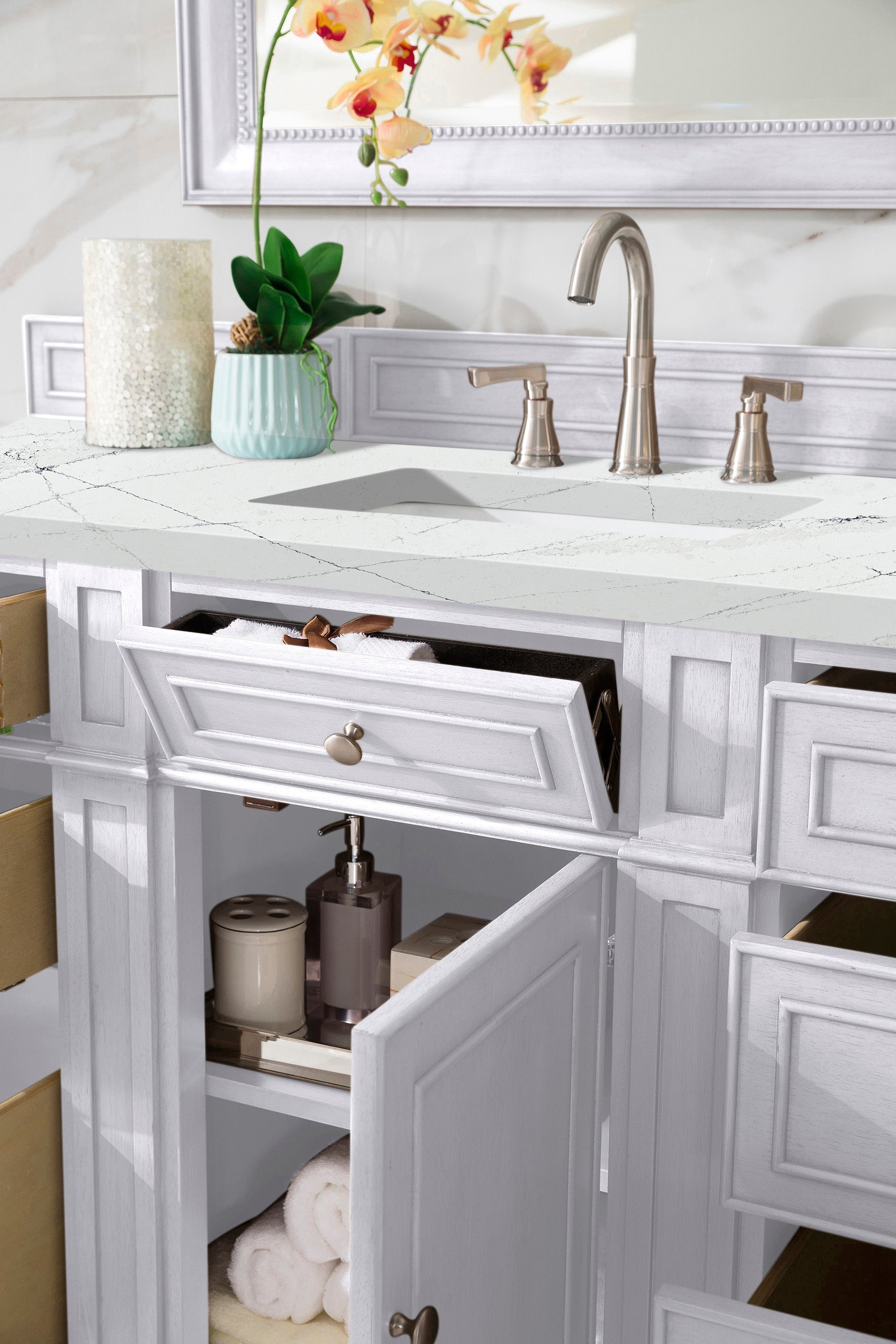 Bright White / Ethereal Noctis - 3 Faucet Holes