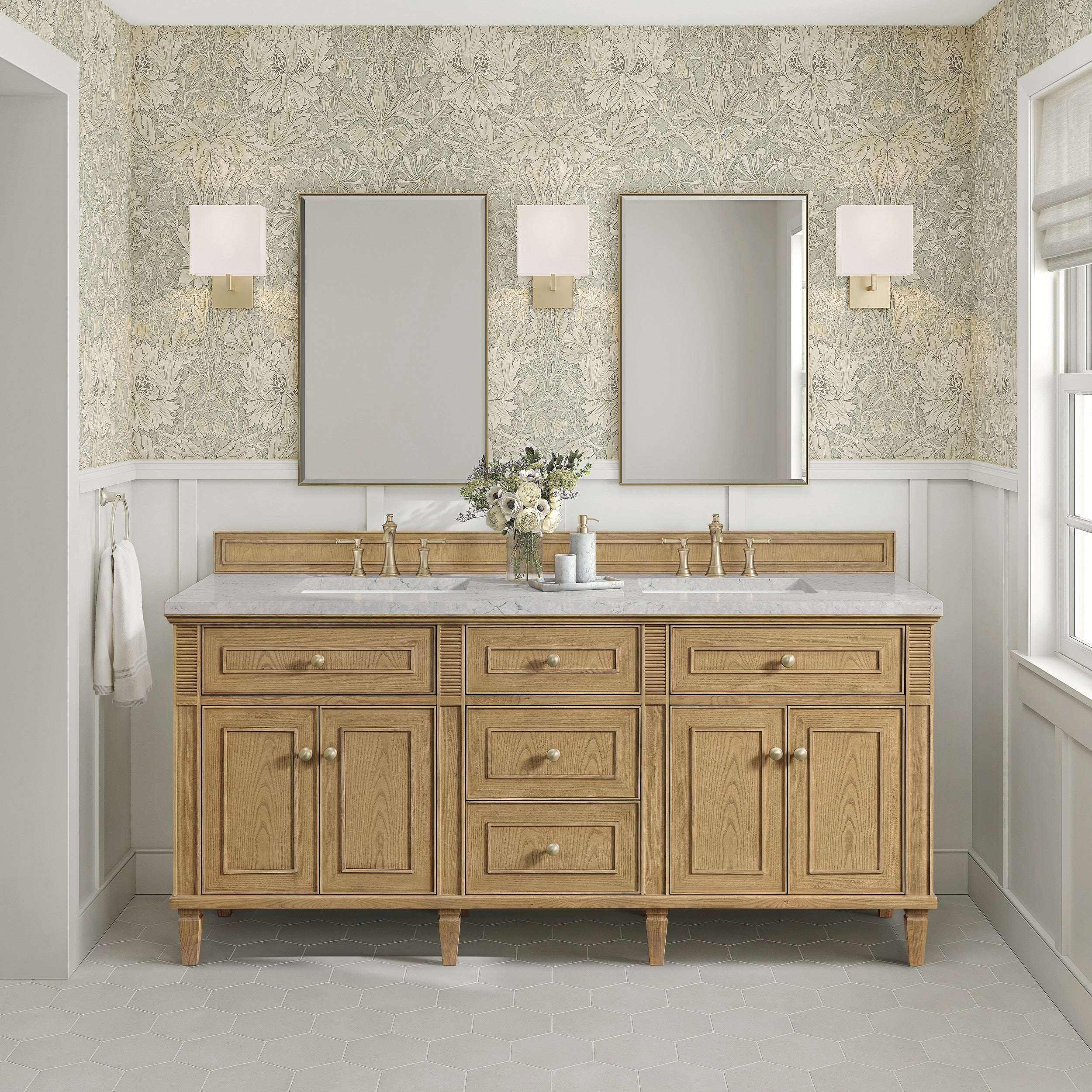 Light Natural Oak / Eternal Jasmine Pearl - 3 Faucet Holes