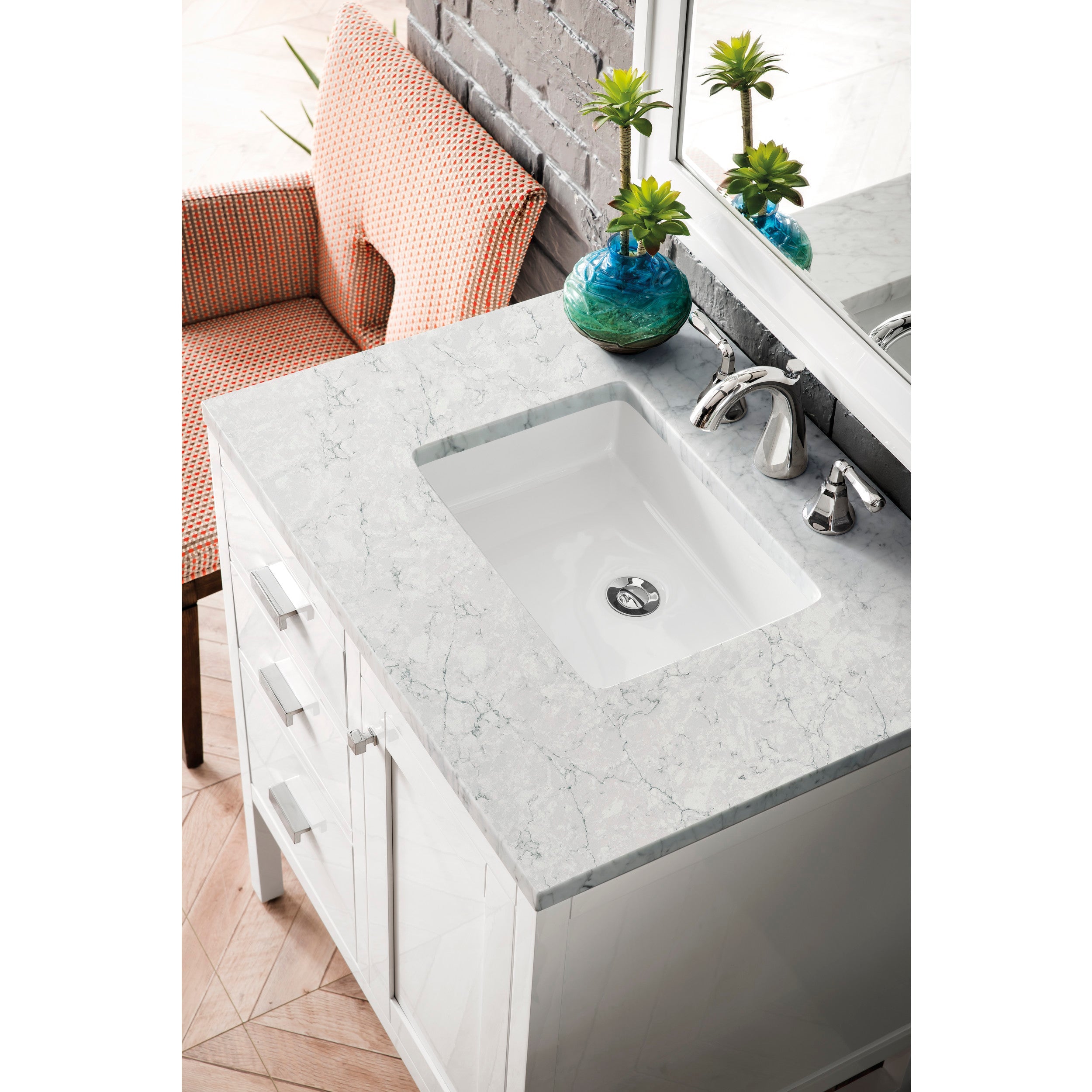Glossy White / Eternal Jasmine Pearl - 3 Faucet Holes