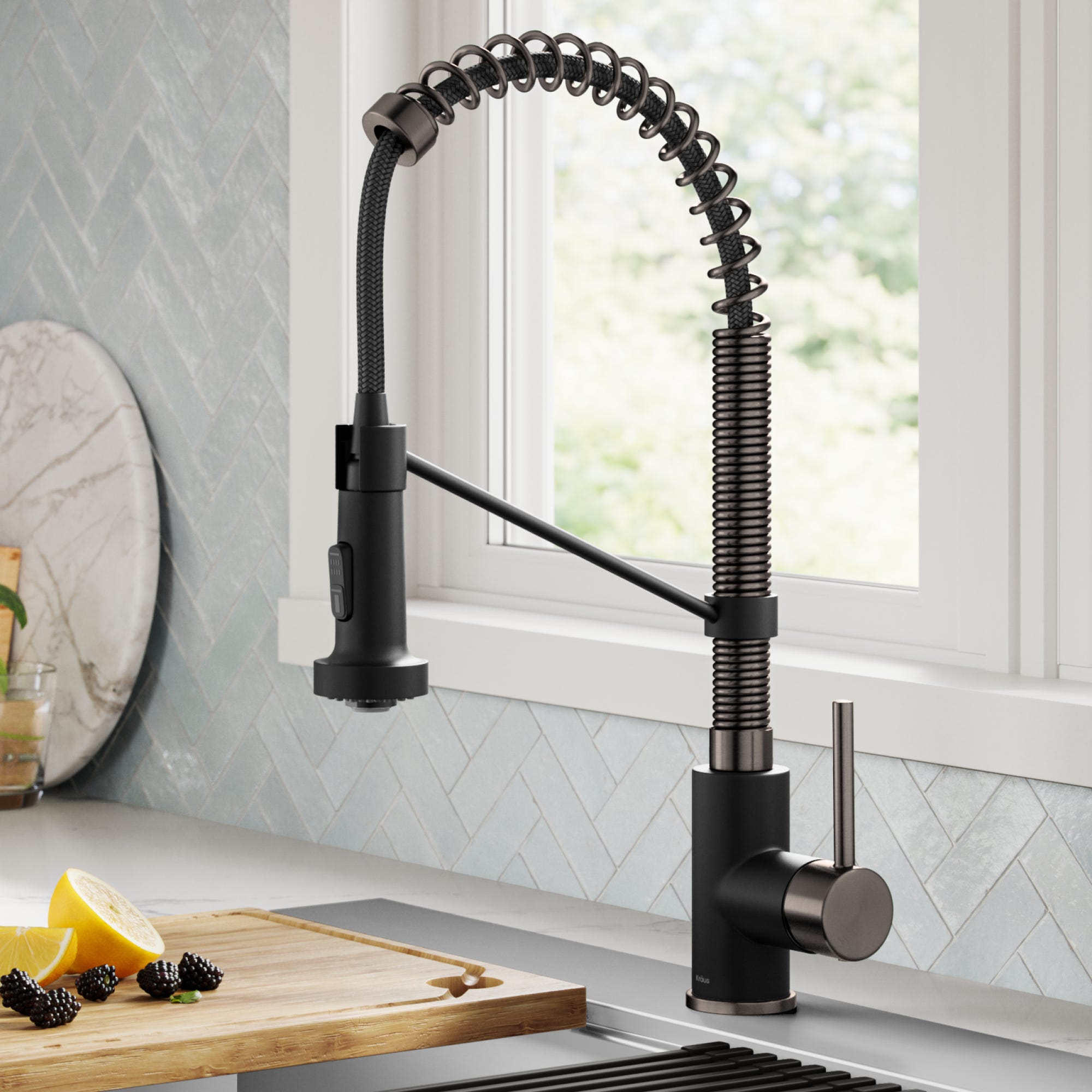Matte Black / Black Stainless / Pull Down