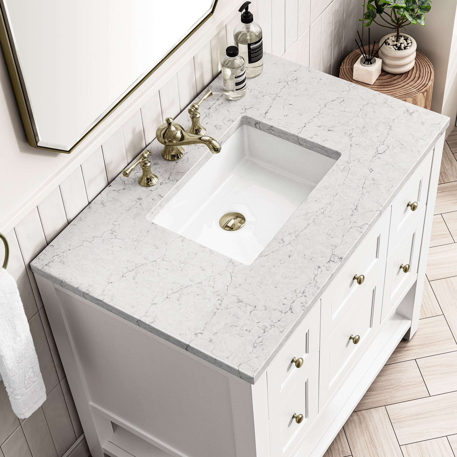 Bright White / No Countertop