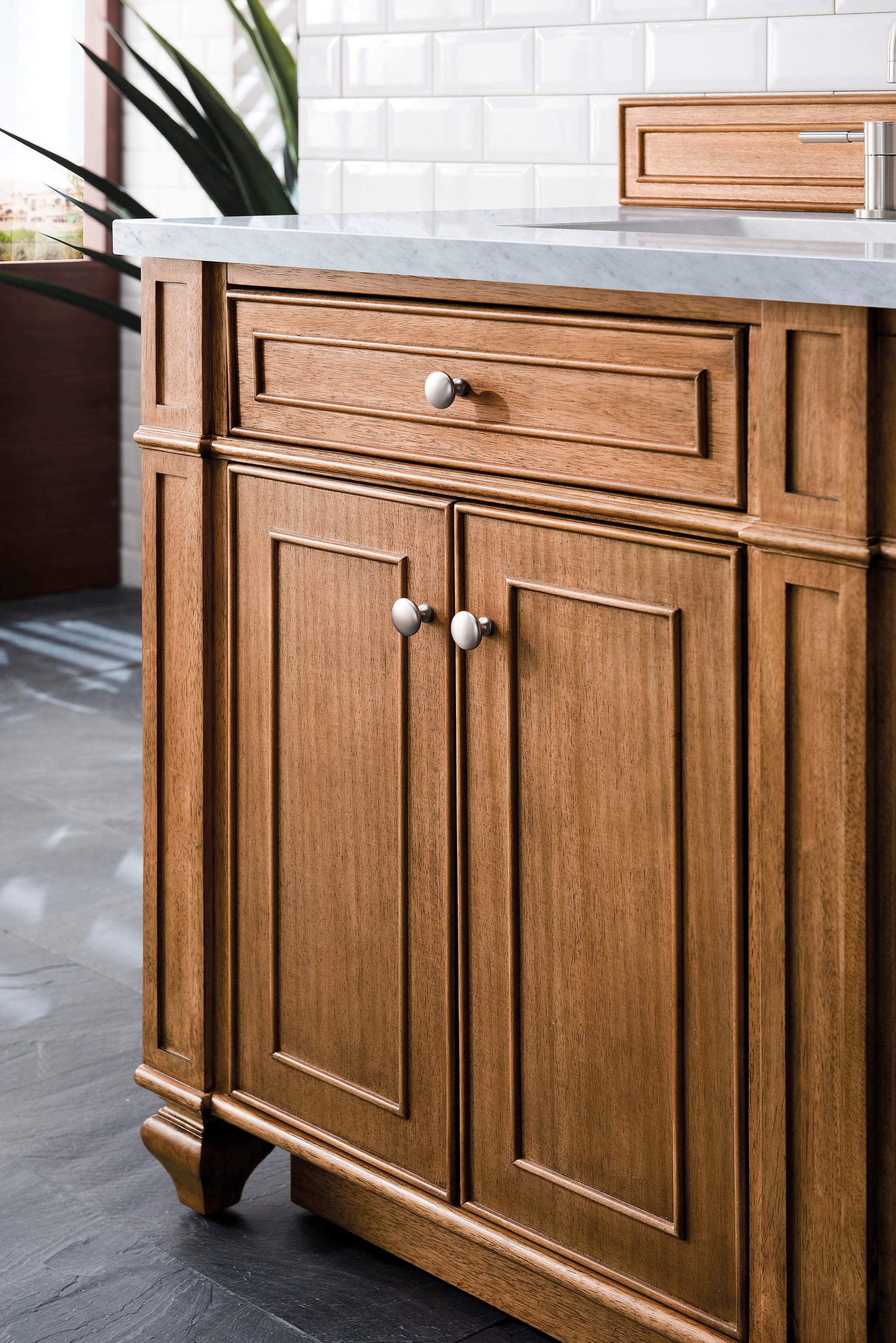 Saddle Brown / Eternal Jasmine Pearl - 3 Faucet Holes