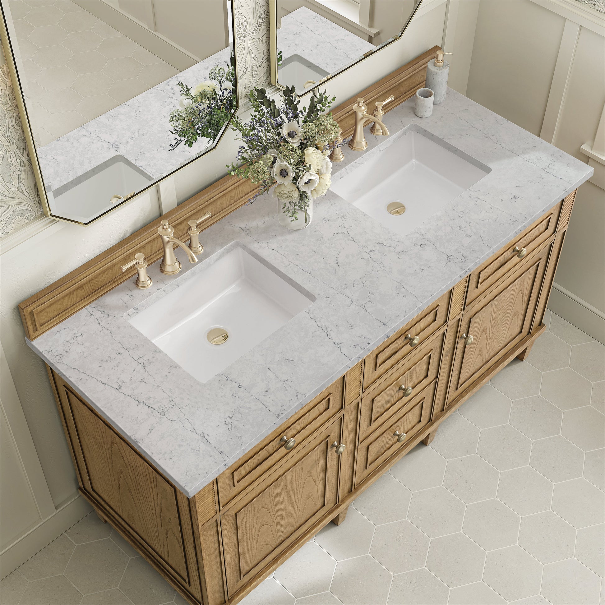 Light Natural Oak / Eternal Jasmine Pearl - 3 Faucet Holes