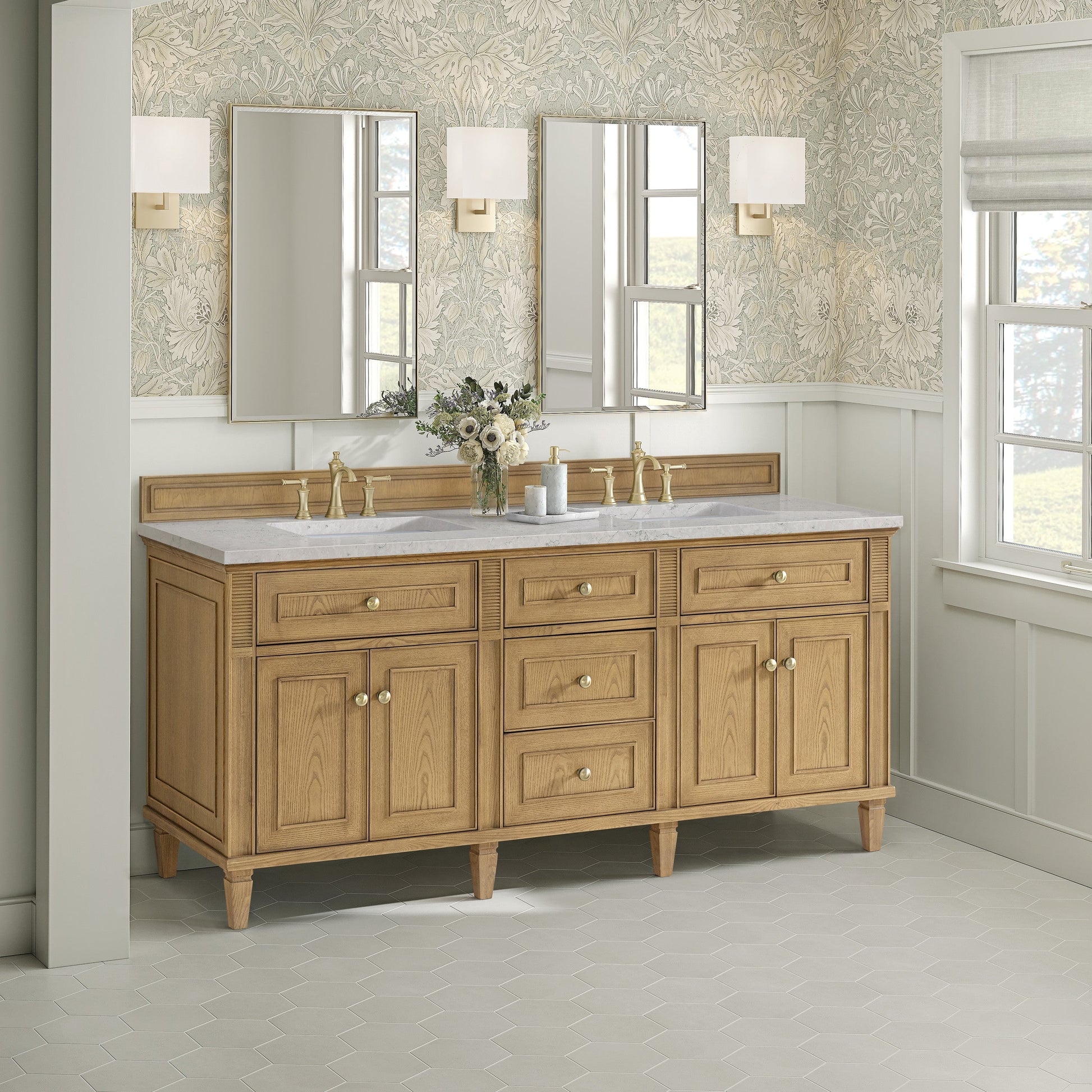 Light Natural Oak / Eternal Jasmine Pearl - 3 Faucet Holes