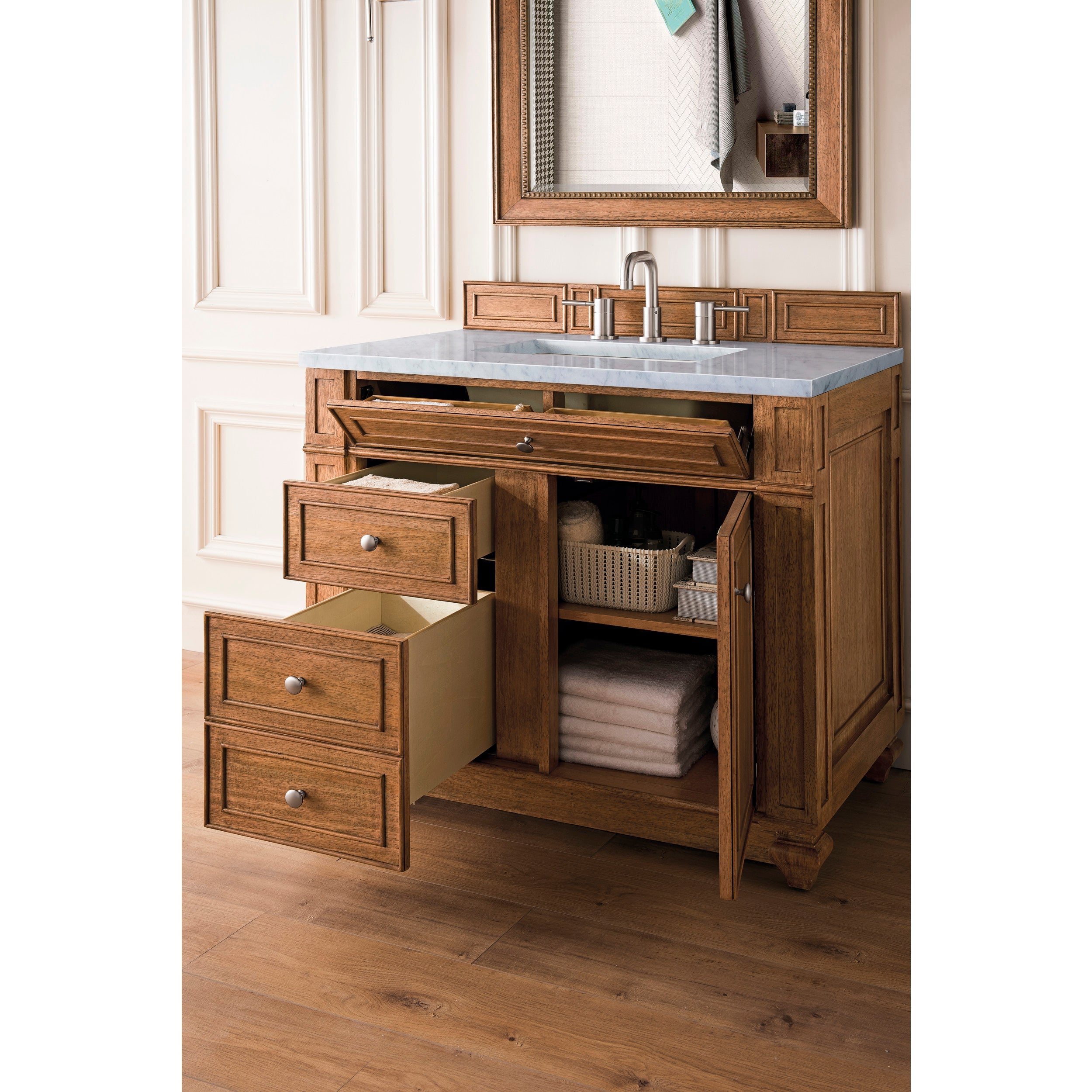 Saddle Brown / Eternal Jasmine Pearl - 3 Faucet Holes