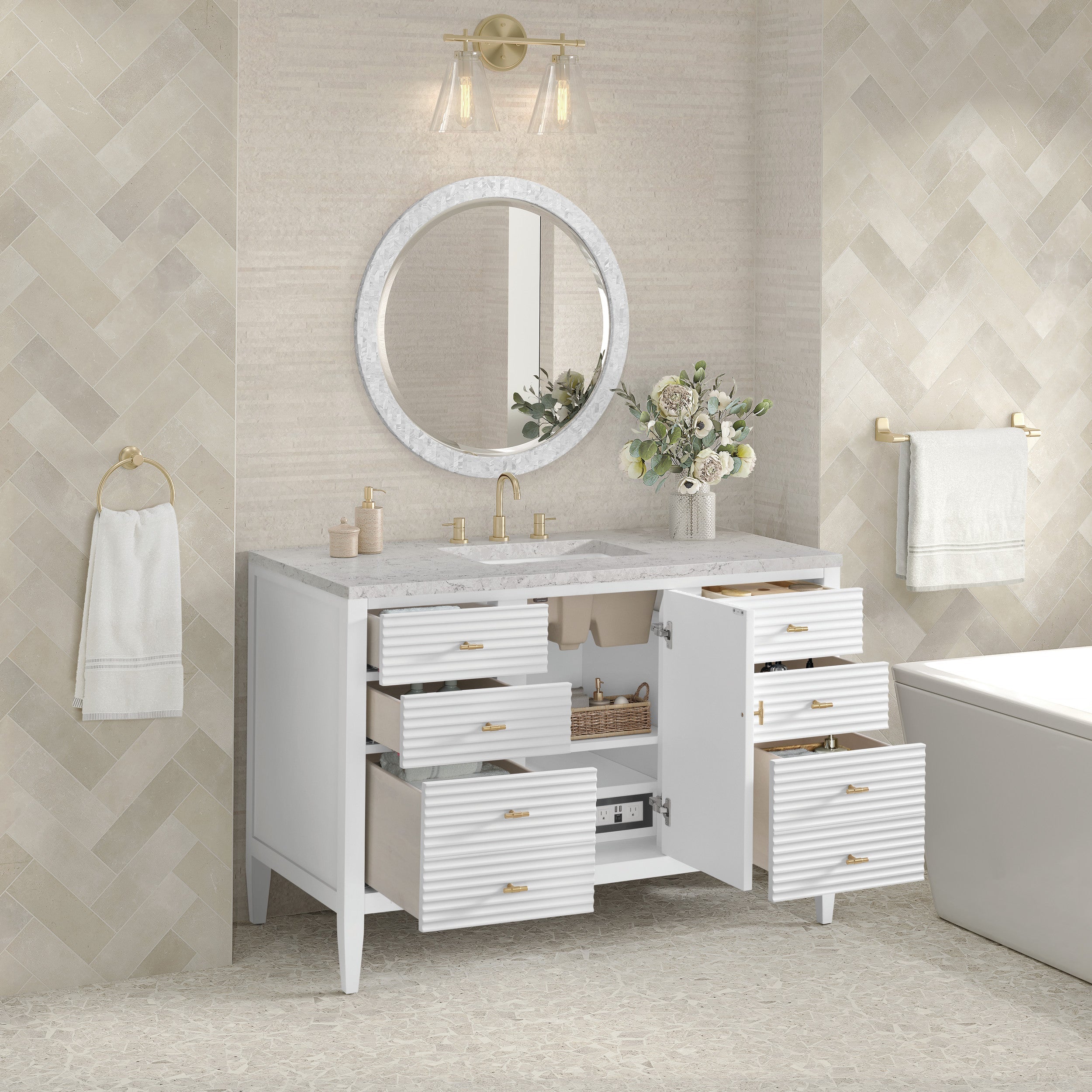 Bright White / Eternal Jasmine Pearl - 3 Faucet Holes