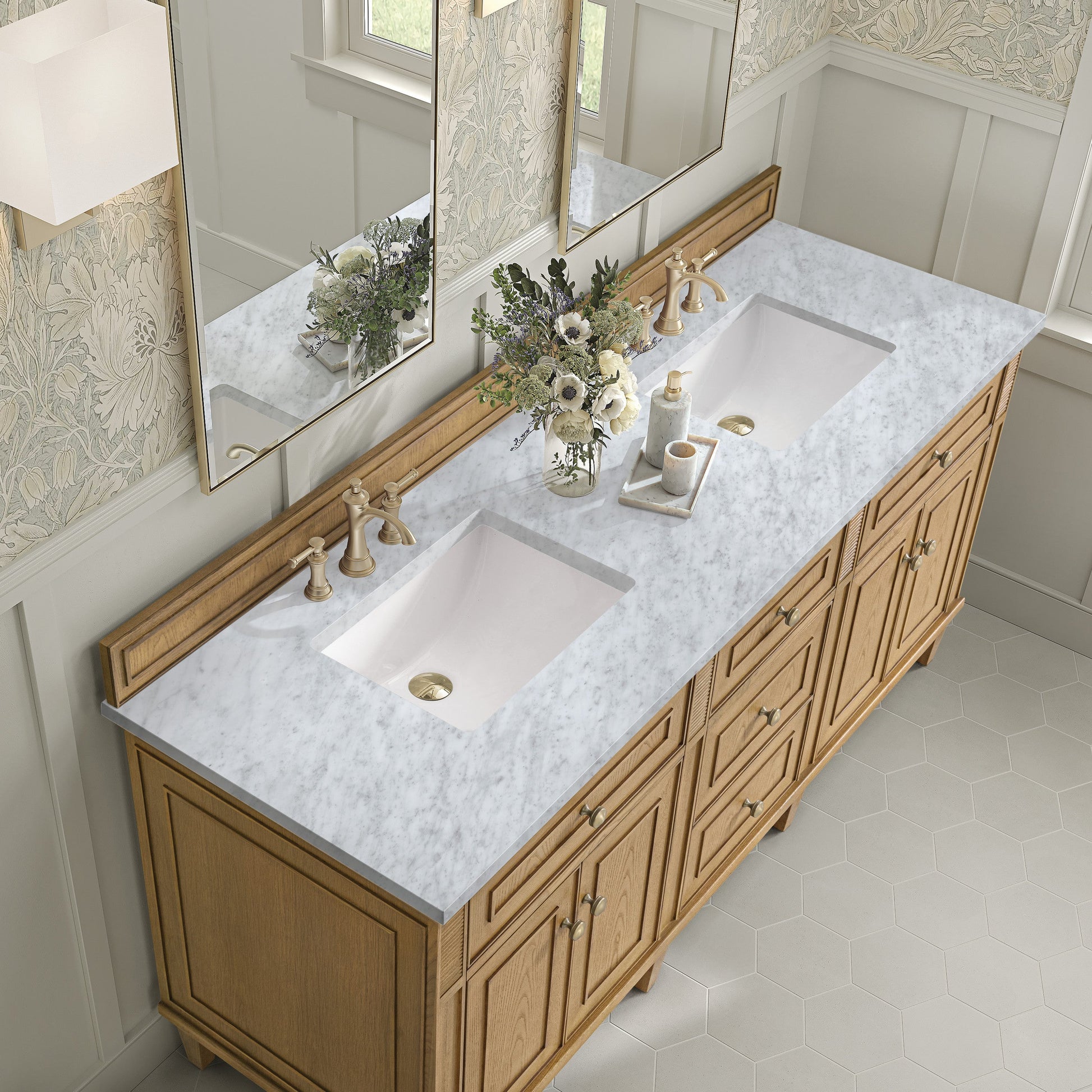 Light Natural Oak / Carrara White - 3 Faucet Holes