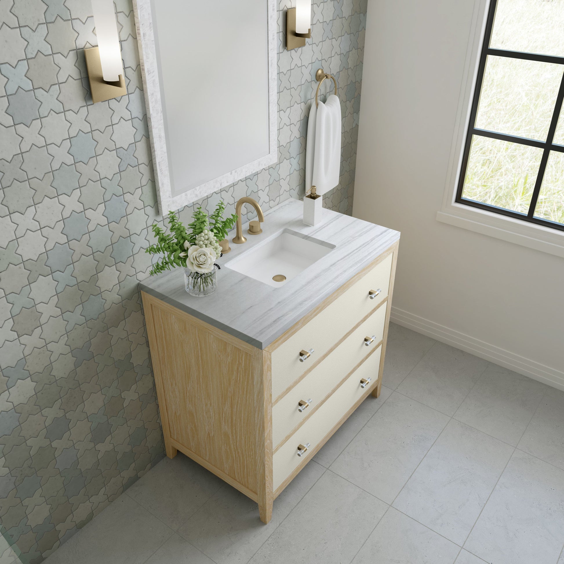 Sunwashed Oak with Embossed Shagreen Drawer Fronts / Arctic Fall - 3 Faucet Holes