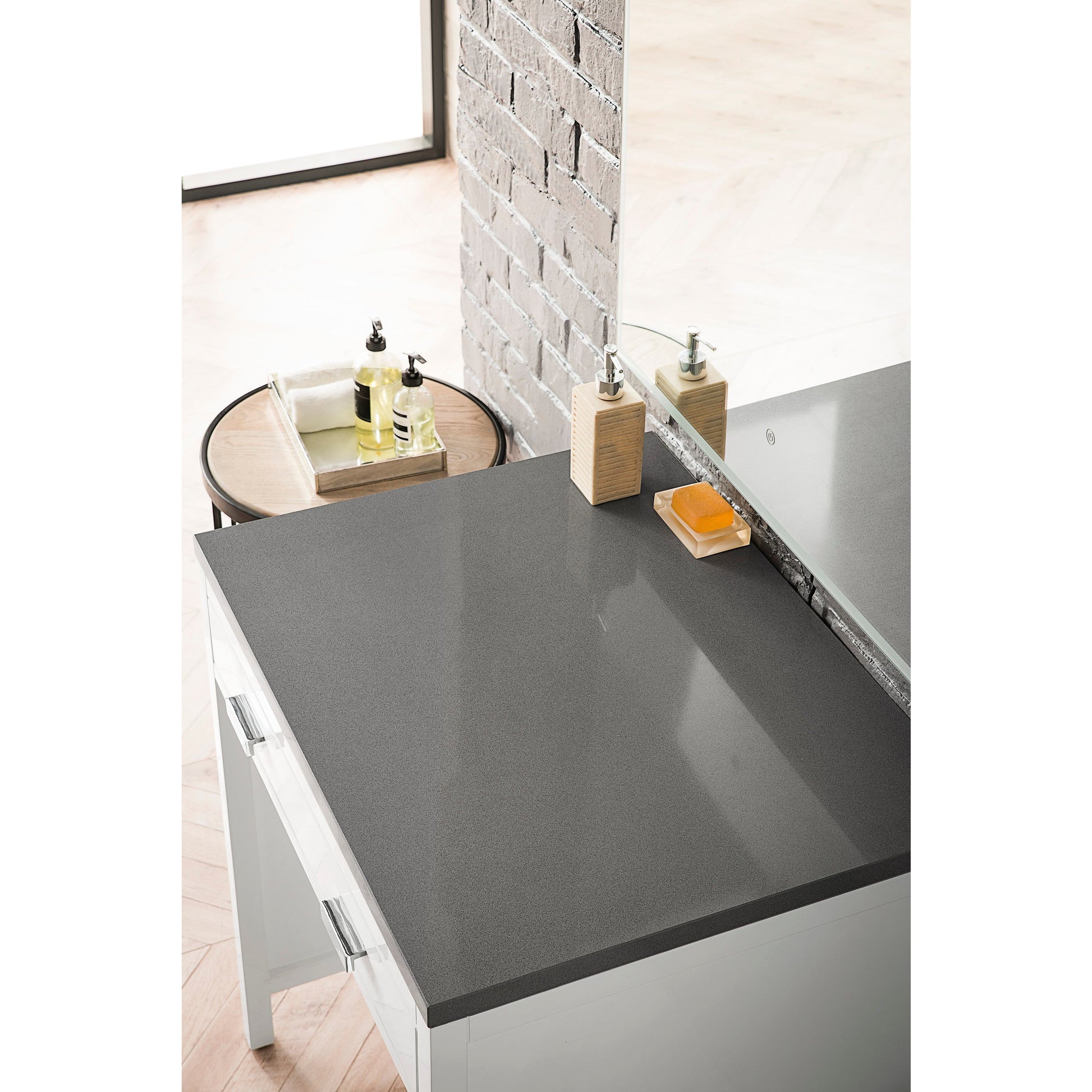 Glossy White / Grey Expo