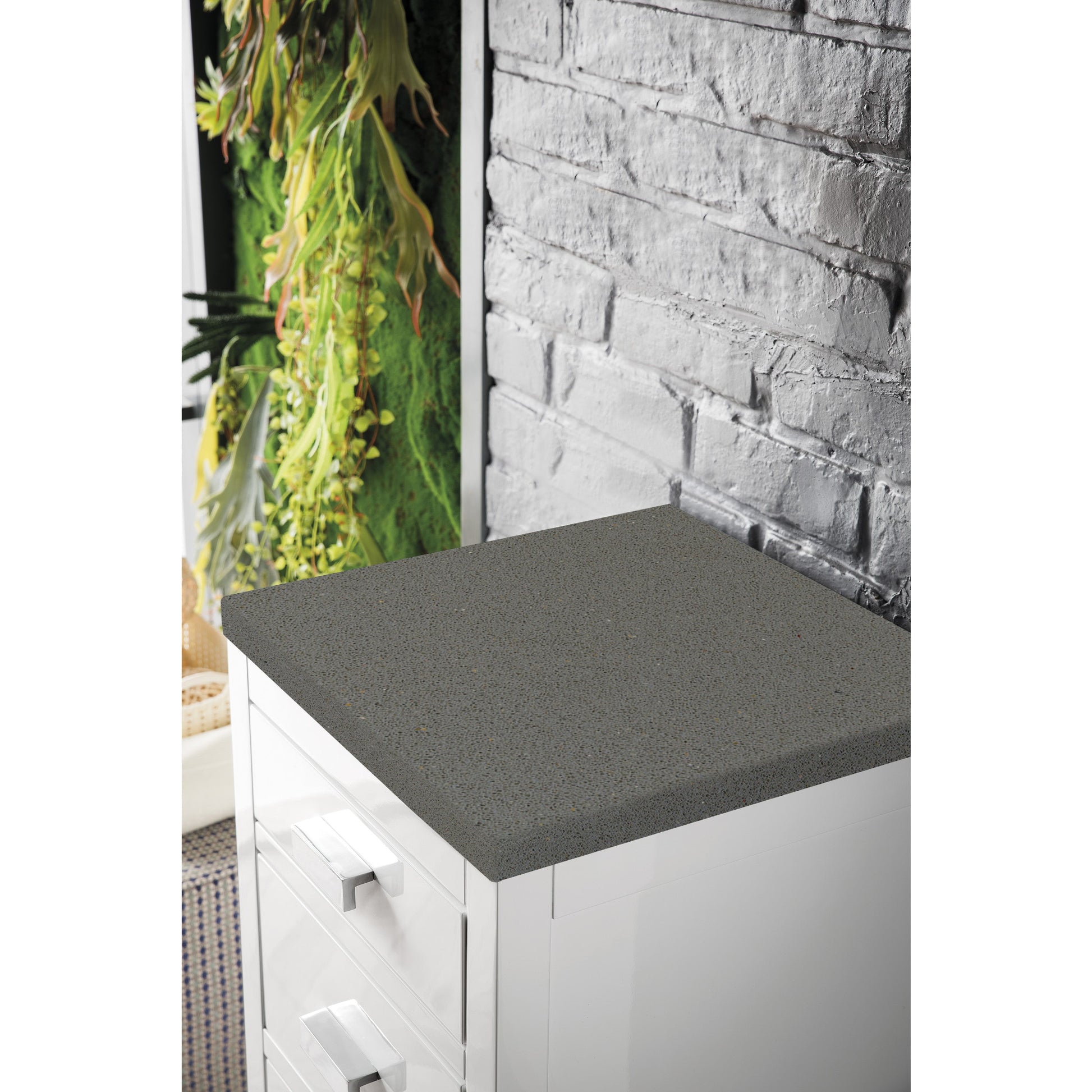 Glossy White / Grey Expo