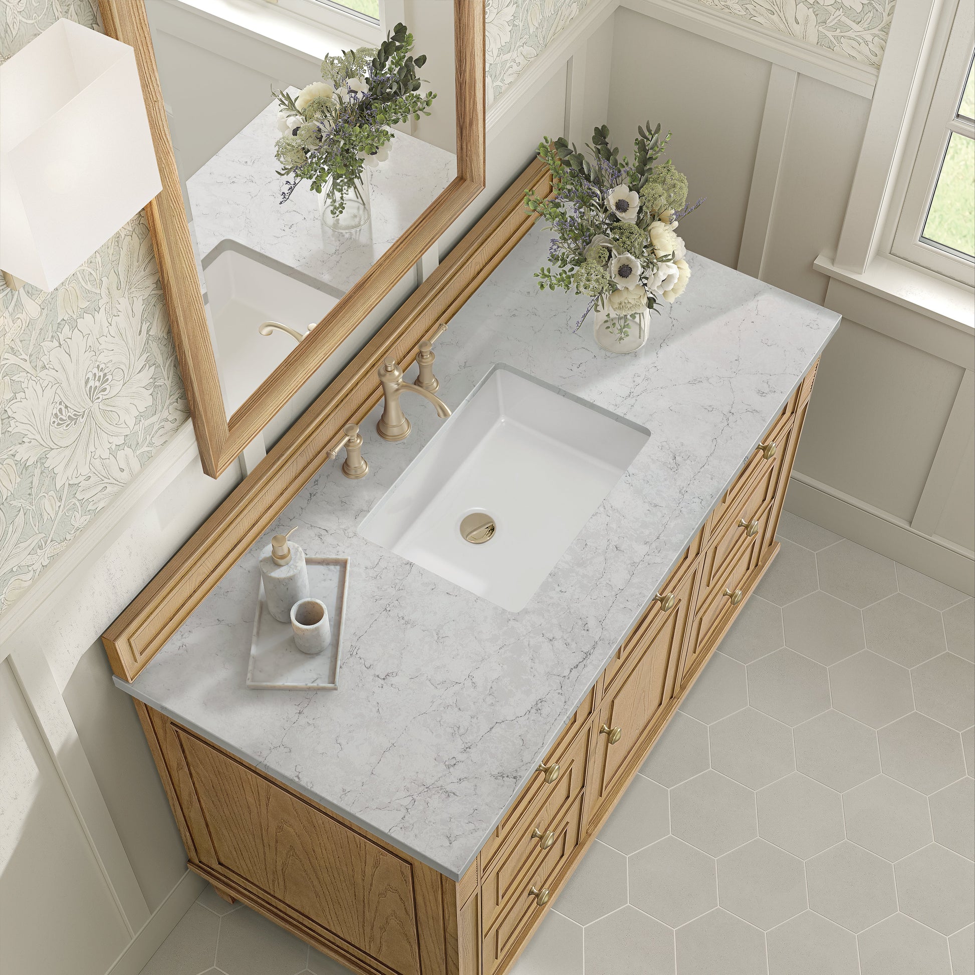 Light Natural Oak / Eternal Jasmine Pearl - 3 Faucet Holes