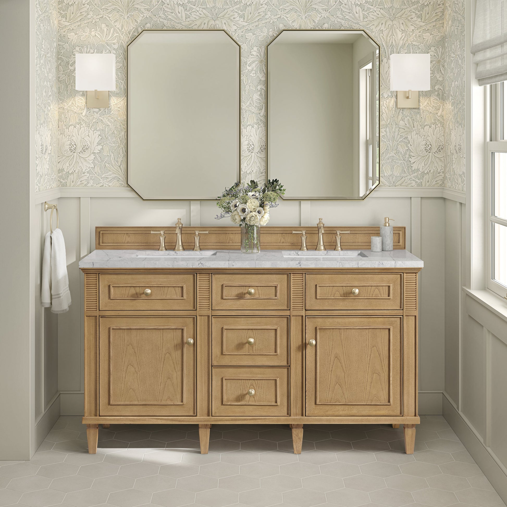 Light Natural Oak / Eternal Jasmine Pearl - 3 Faucet Holes