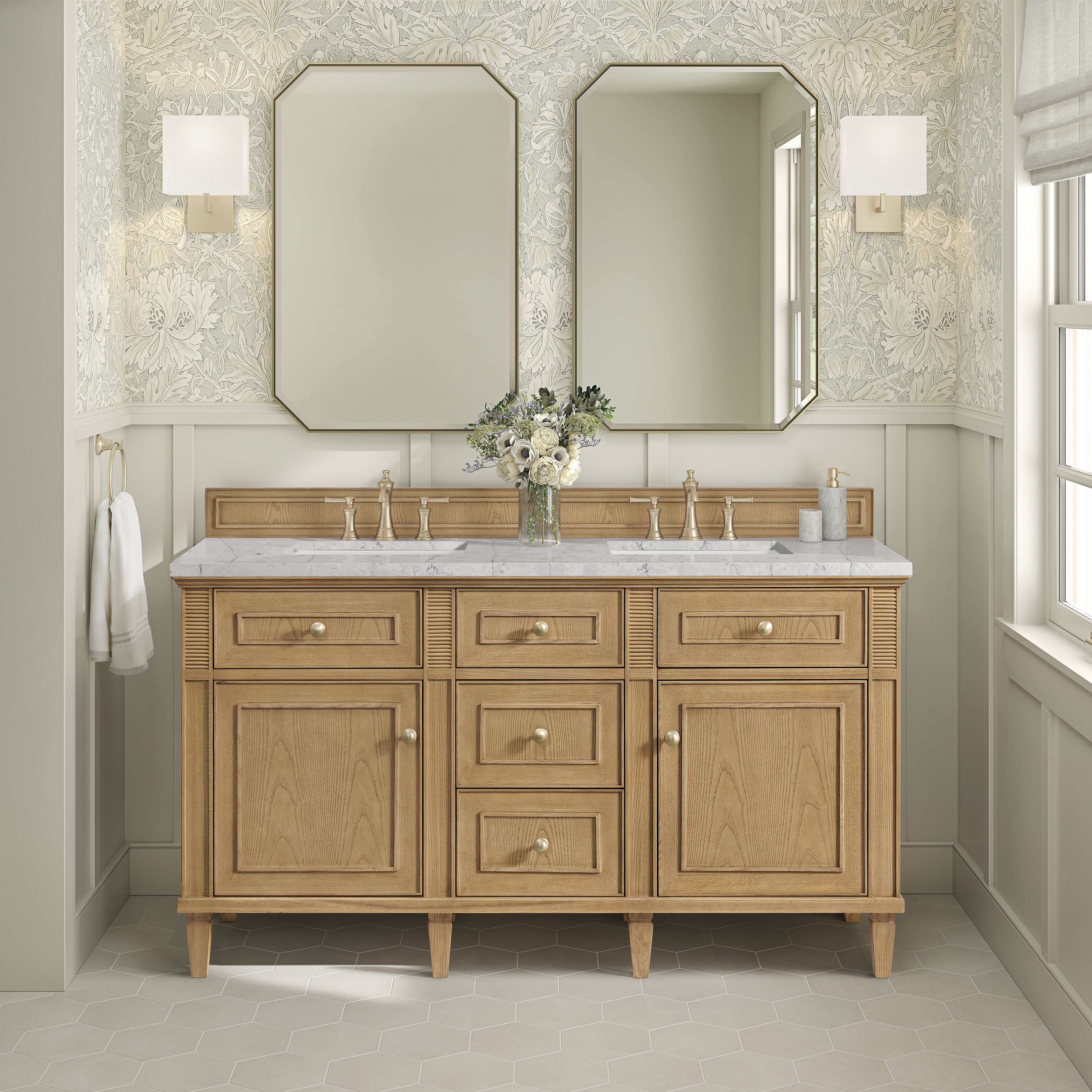 Light Natural Oak / Eternal Jasmine Pearl - 3 Faucet Holes
